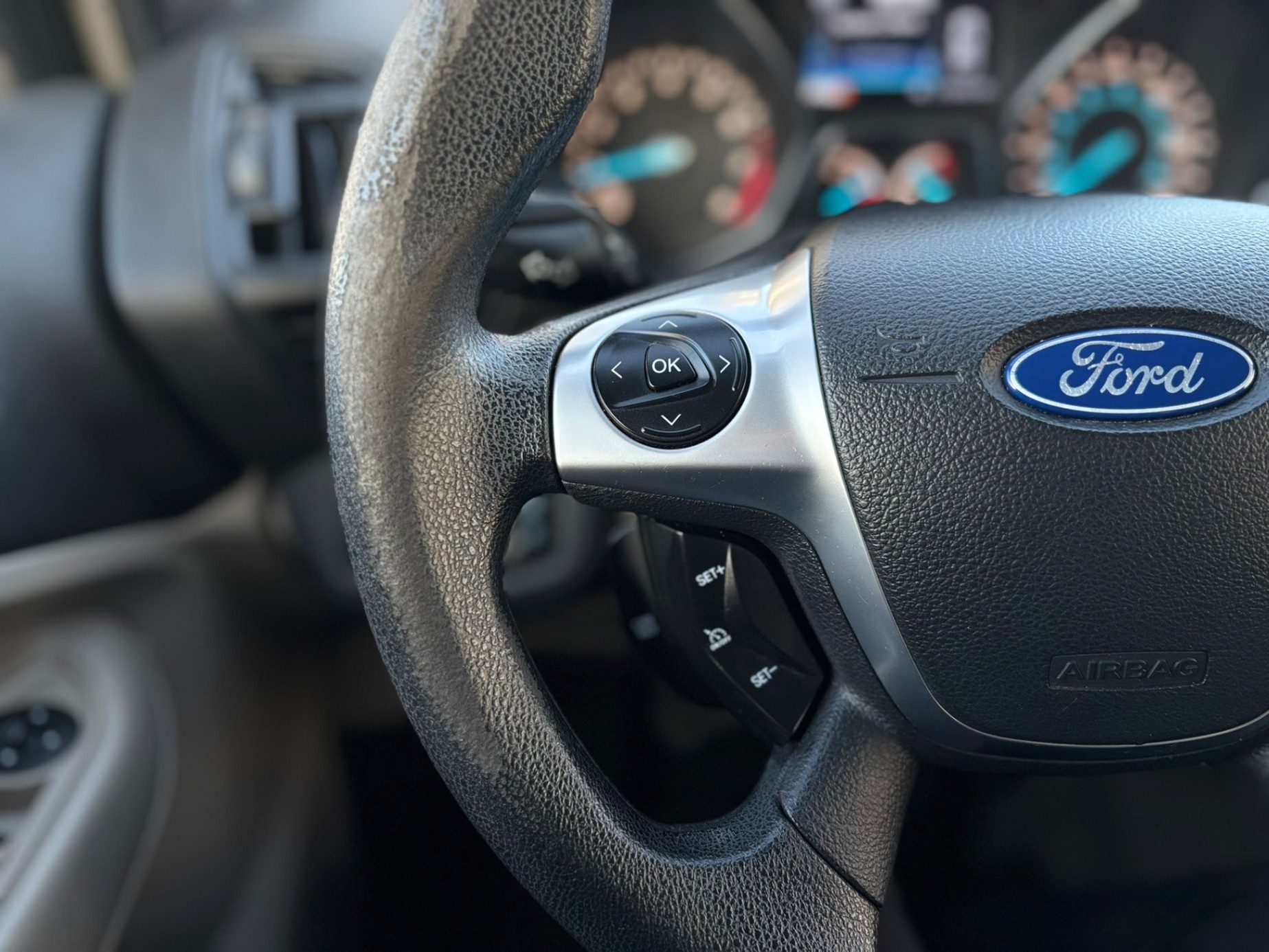 /canwestautoinc/2014-Ford-Escape-09615635667610989.jpg