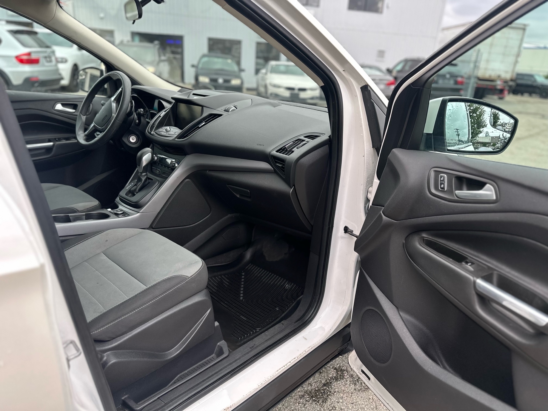 /canwestautoinc/2014-Ford-Escape-10155682816570843.jpg