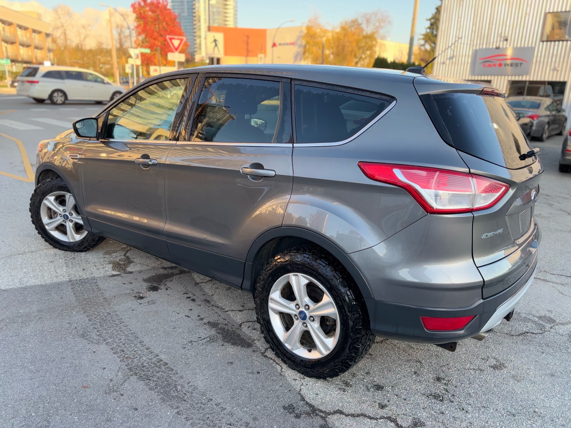 /canwestautoinc/2014-Ford-Escape-1949615812393446.jpg