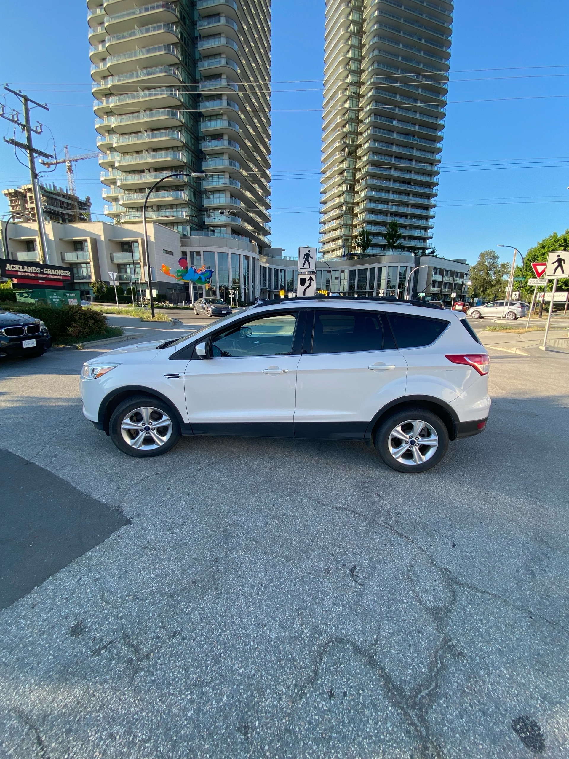 /canwestautoinc/2014-Ford-Escape-19724421510630763.jpg