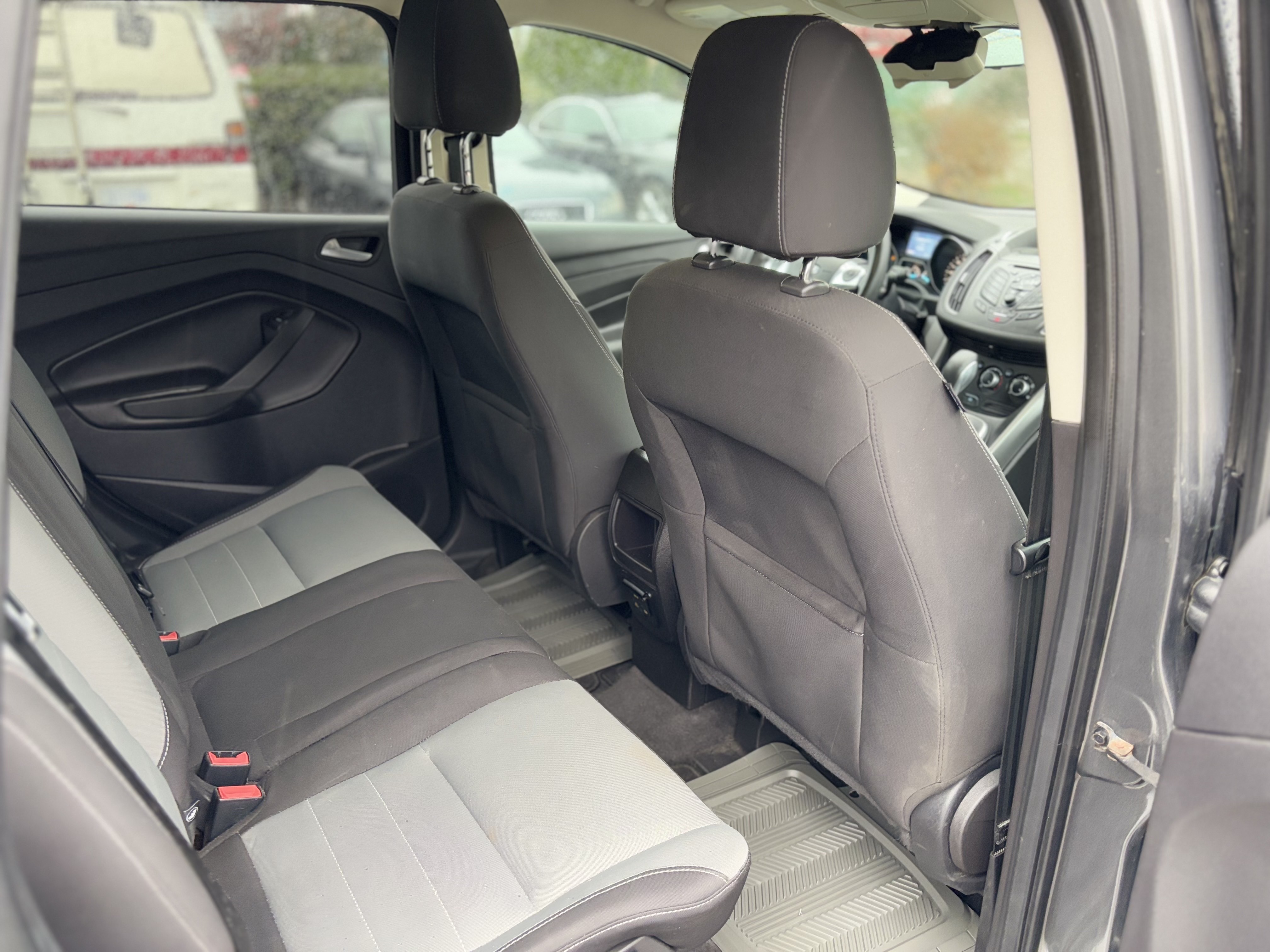 /canwestautoinc/2014-Ford-Escape-24460971012462074.jpg