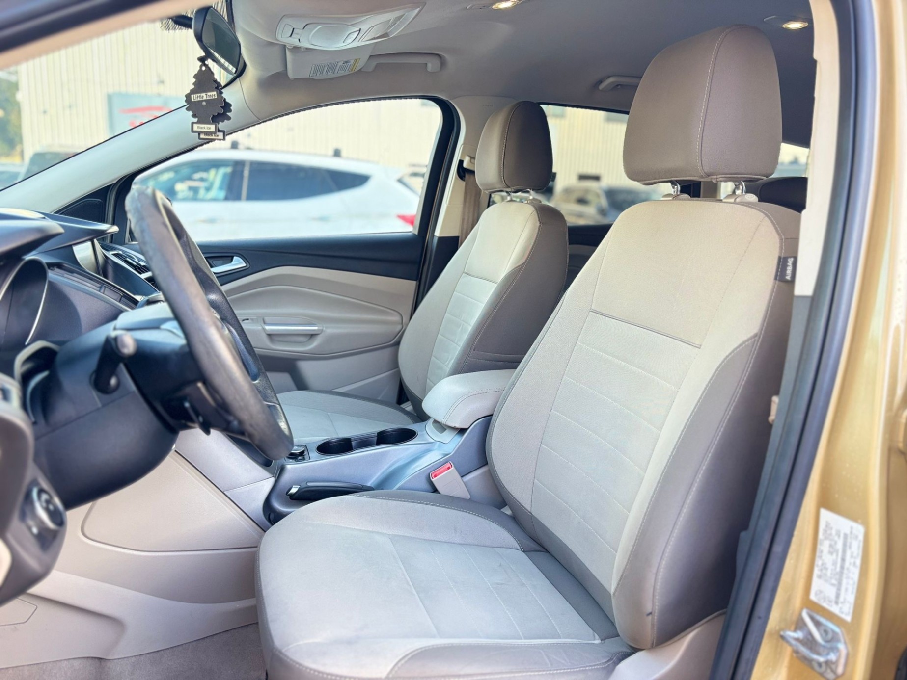 /canwestautoinc/2014-Ford-Escape-2518869863947426.jpg