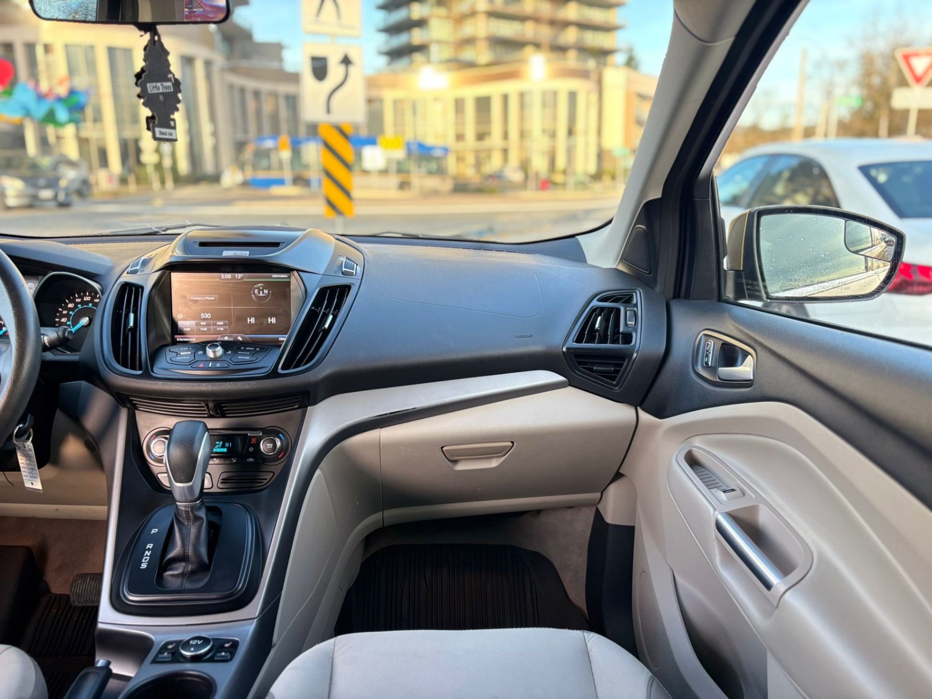 /canwestautoinc/2014-Ford-Escape-32755167475134406.jpg