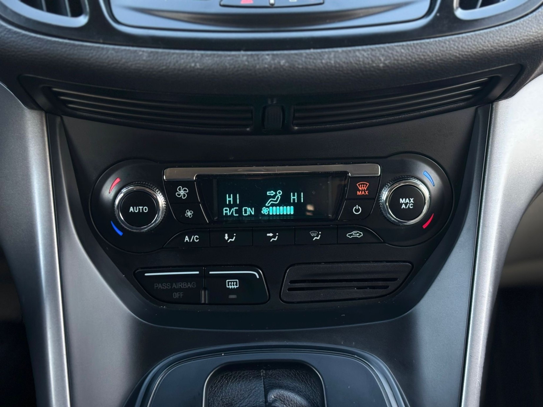 /canwestautoinc/2014-Ford-Escape-46248146122117095.jpg