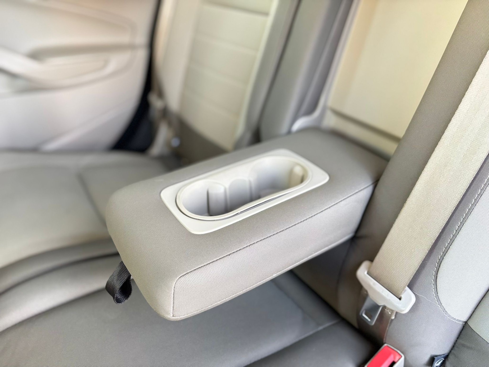 /canwestautoinc/2014-Ford-Escape-48885333505285855.jpg
