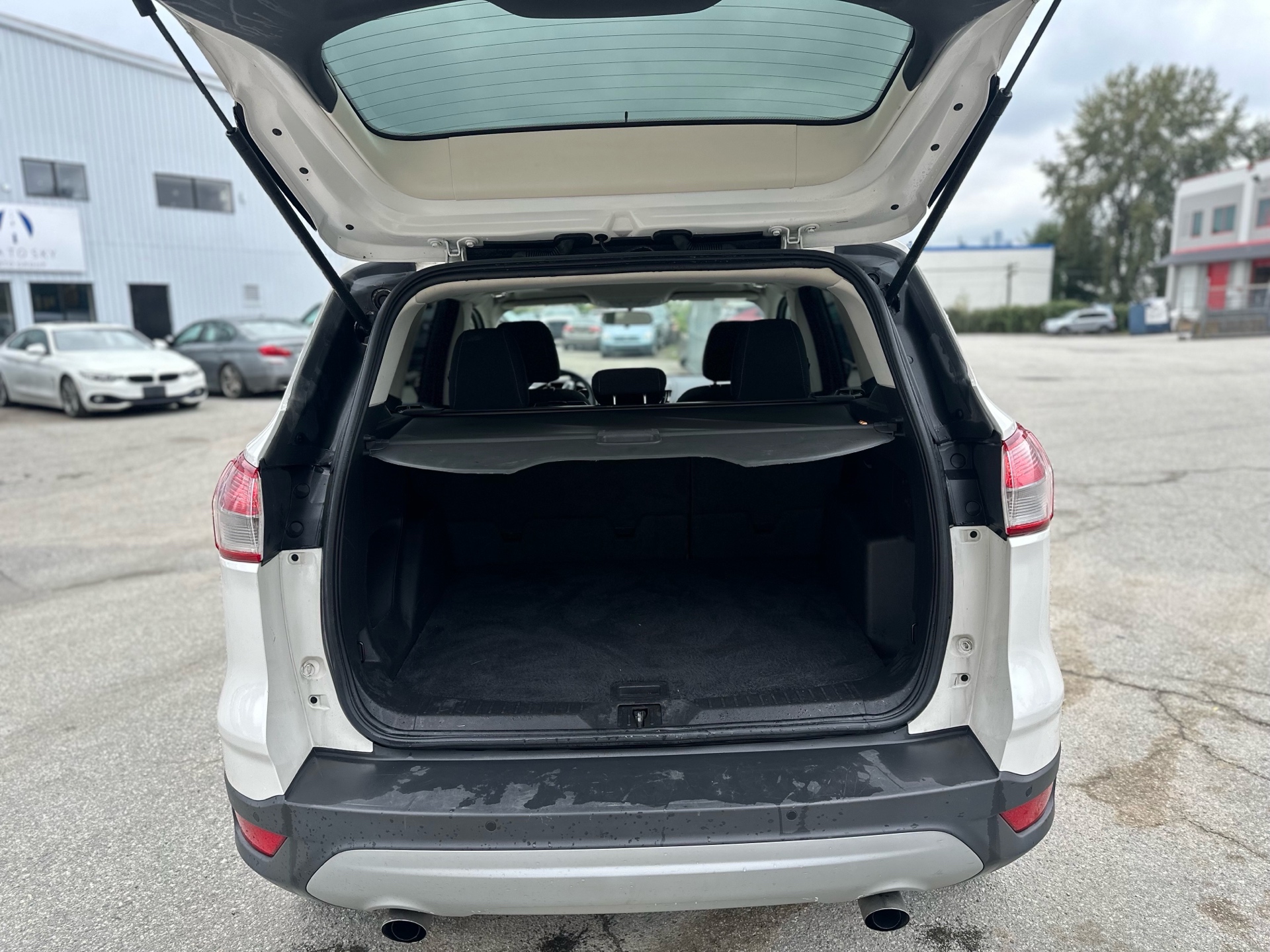 /canwestautoinc/2014-Ford-Escape-49392667408351.jpg