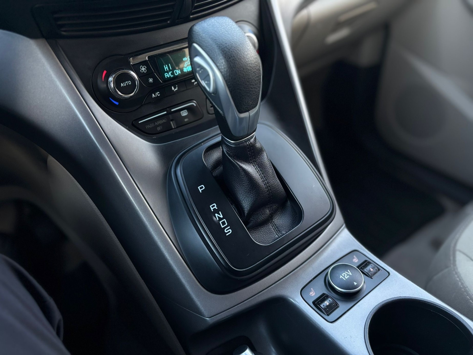 /canwestautoinc/2014-Ford-Escape-5049018685105395.jpg