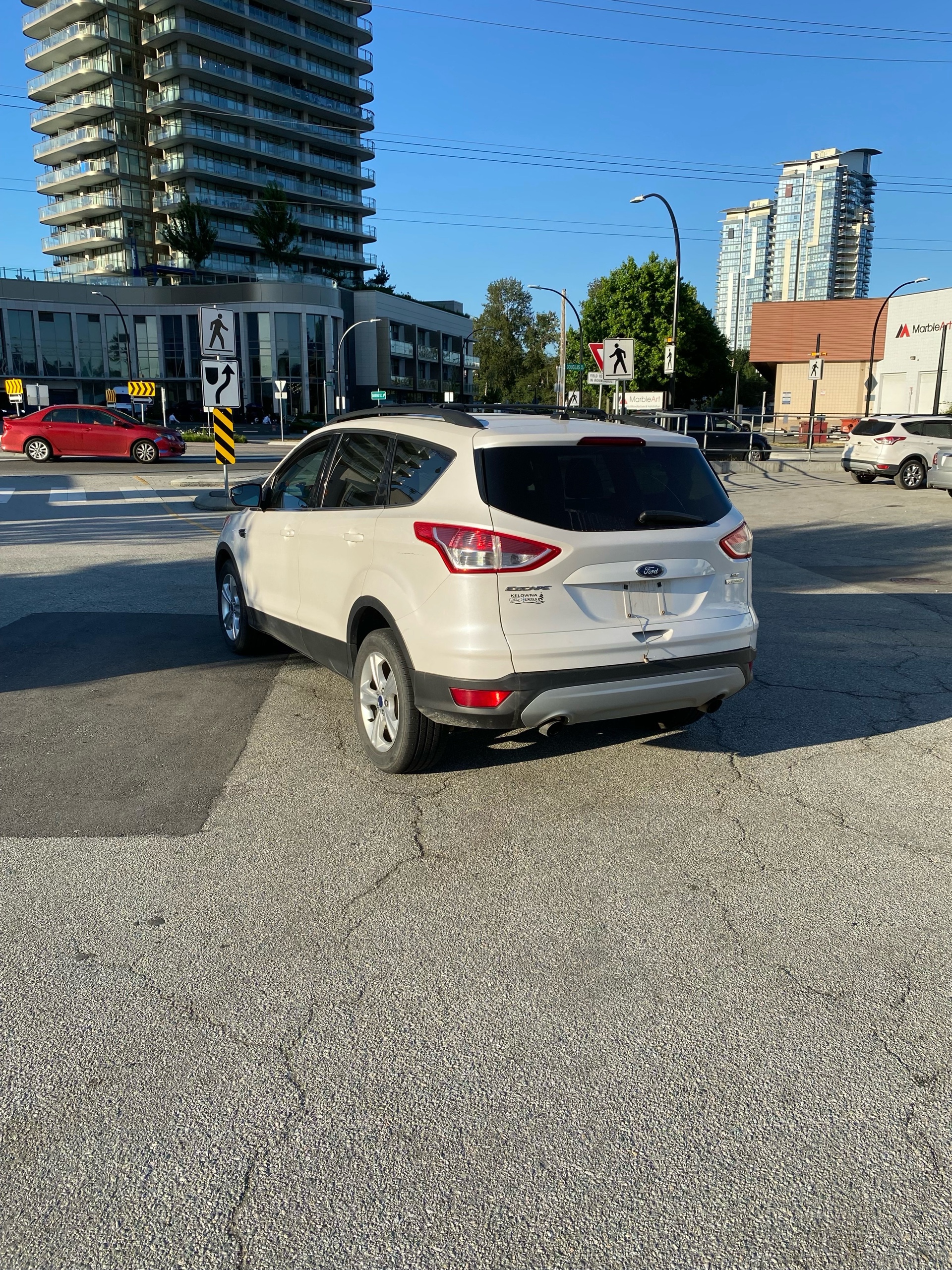 /canwestautoinc/2014-Ford-Escape-6112938801597956.jpg