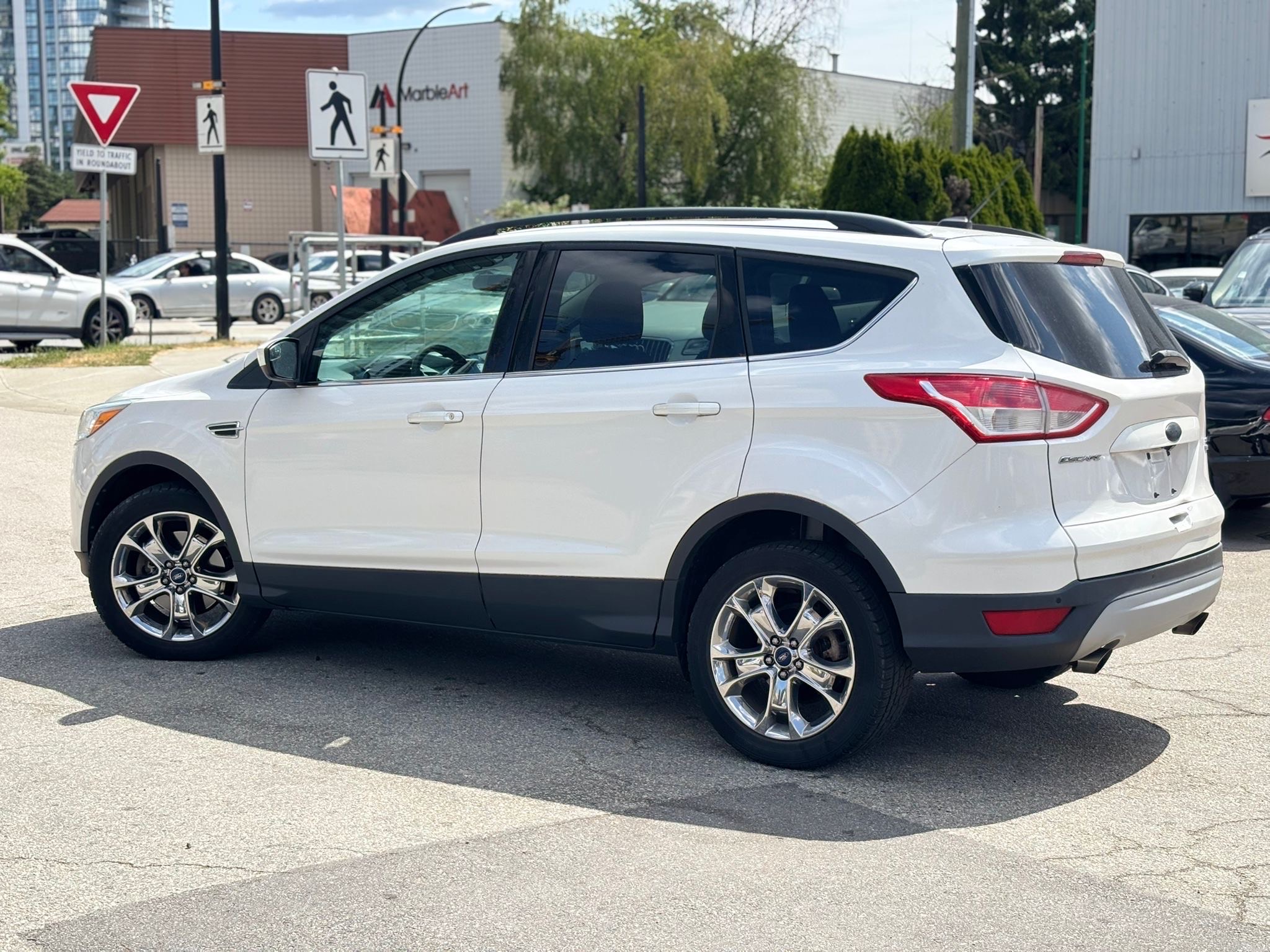 /canwestautoinc/2014-Ford-Escape-7223770829135026.jpg