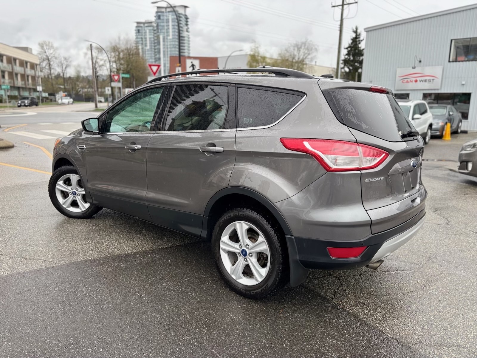 /canwestautoinc/2014-Ford-Escape-8056231042208348.jpg