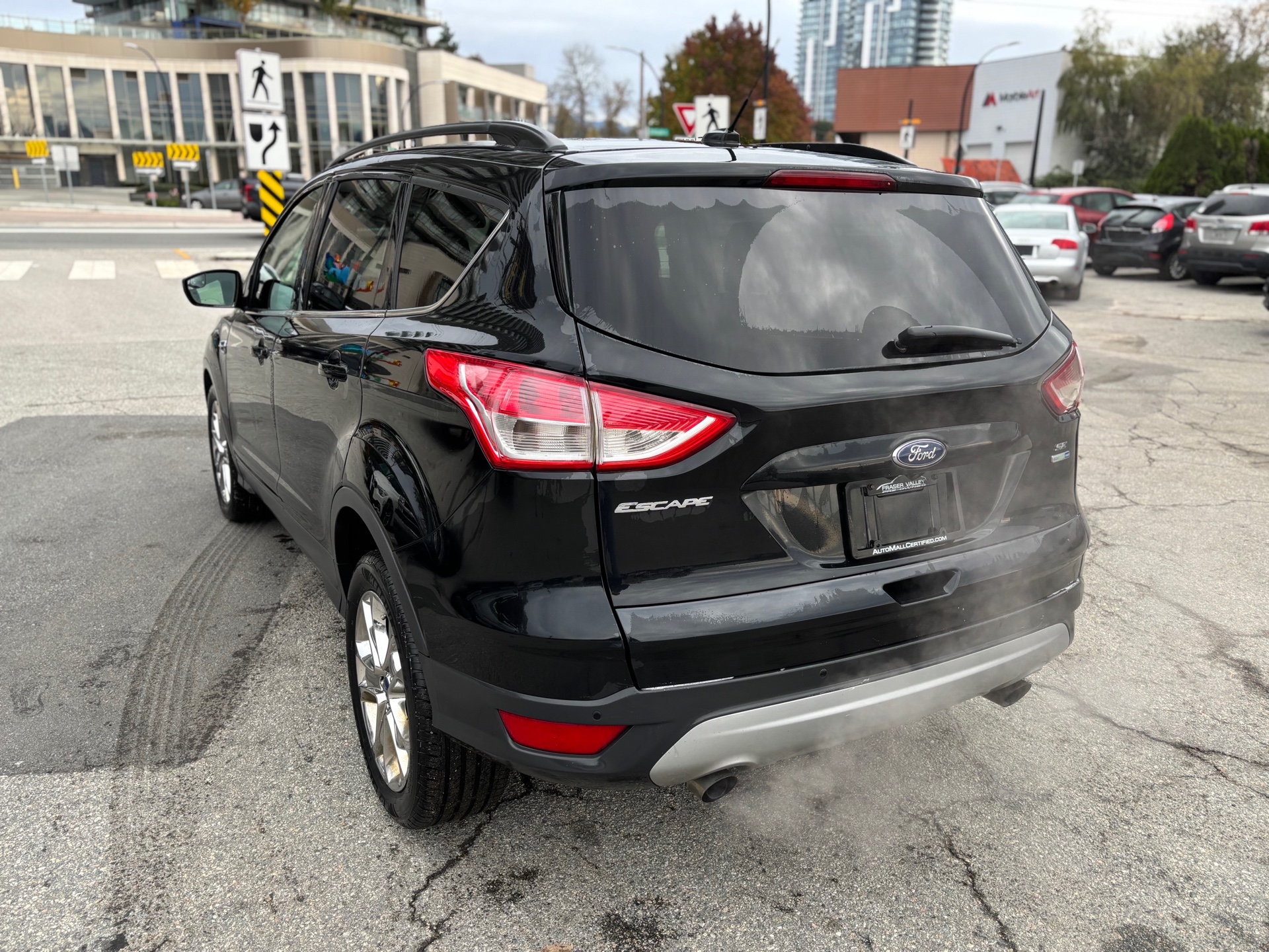 /canwestautoinc/2014-Ford-Escape-8929632721657808.jpg