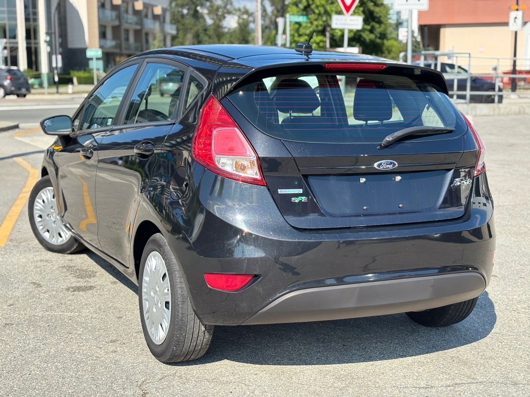 /canwestautoinc/2014-Ford-Fiesta-1261358897538838.jpg