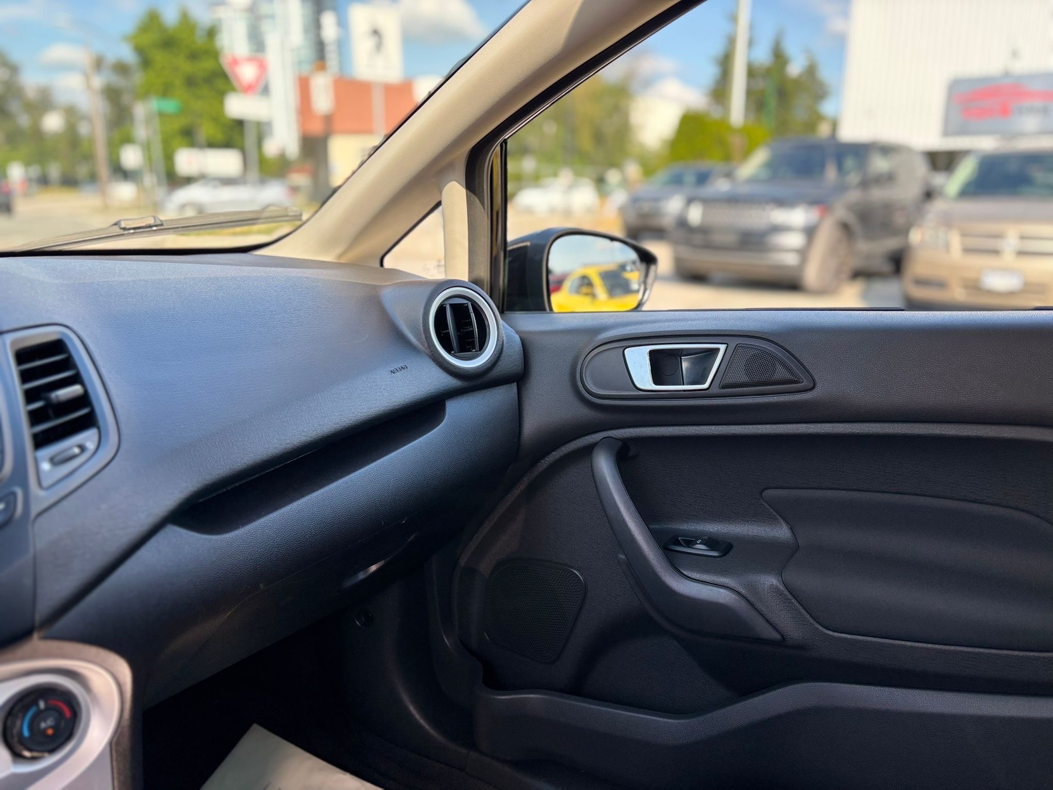 /canwestautoinc/2014-Ford-Fiesta-1444931932621536.jpg