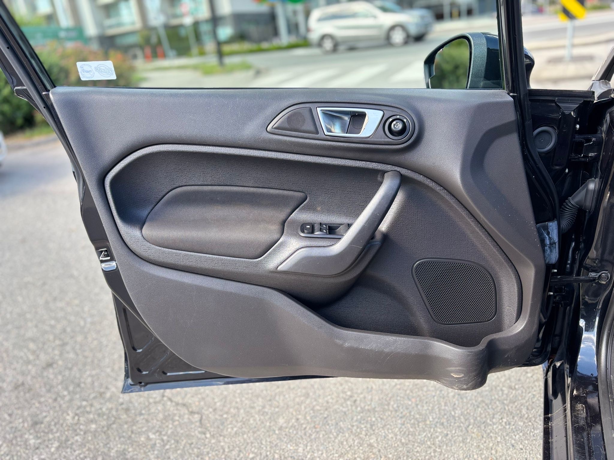 /canwestautoinc/2014-Ford-Fiesta-16655423402834368.jpg