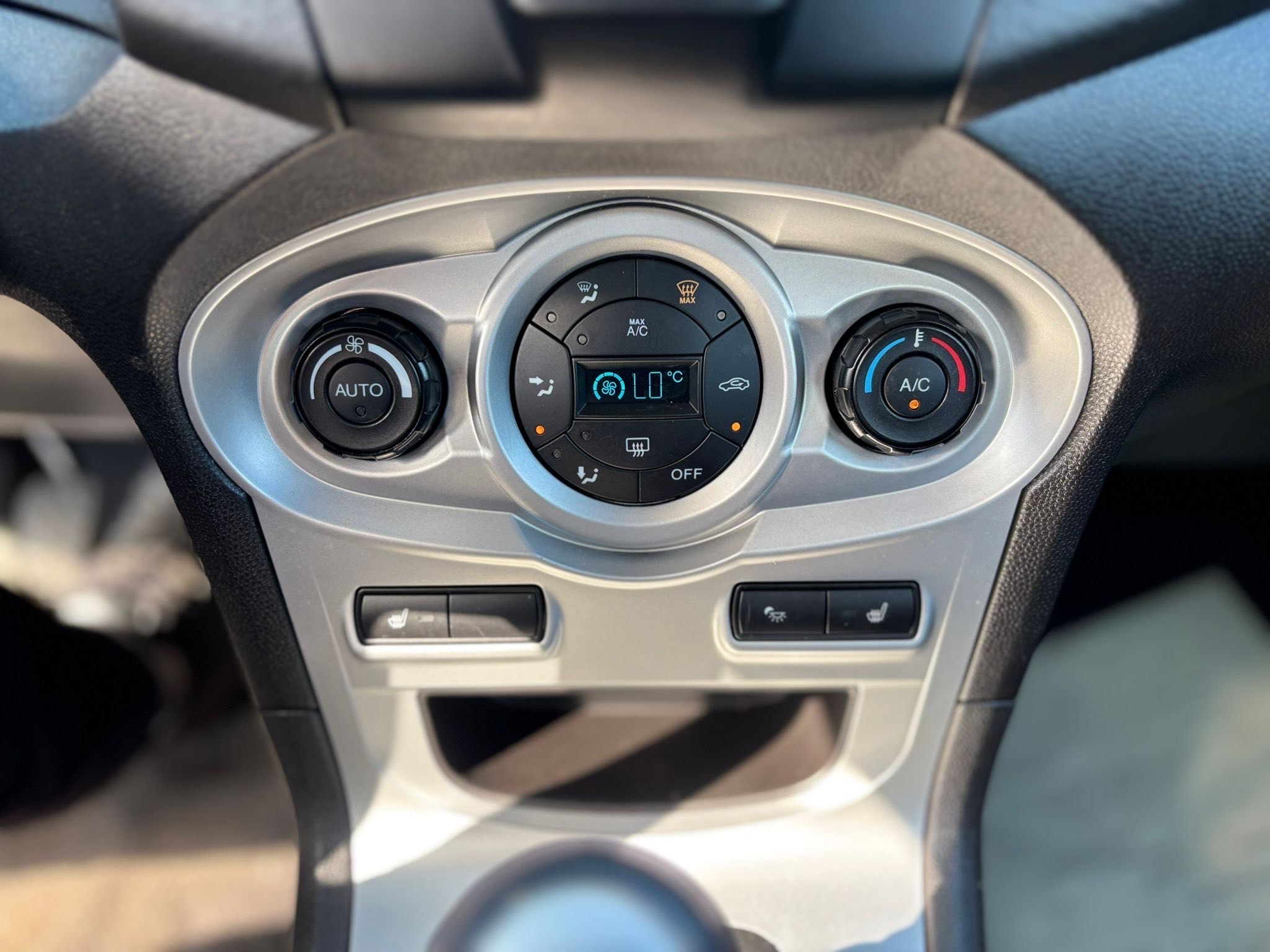 /canwestautoinc/2014-Ford-Fiesta-24411976729995843.jpg