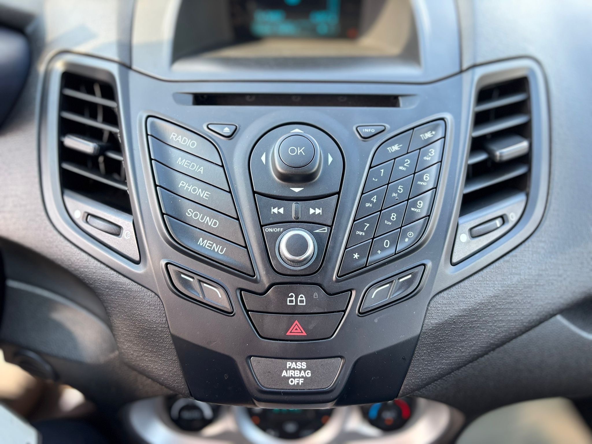 /canwestautoinc/2014-Ford-Fiesta-848166802302512.jpg