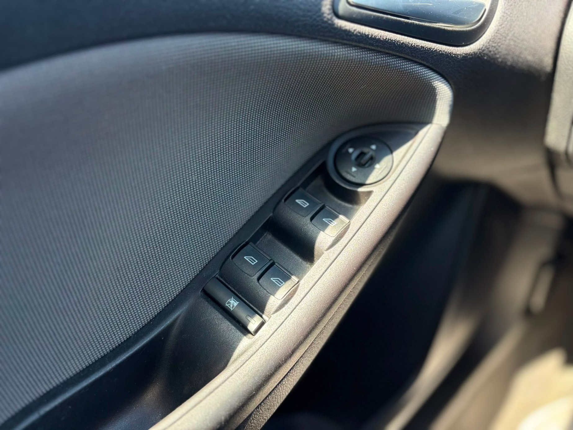 /canwestautoinc/2014-Ford-Focus-4166987495937149.jpg