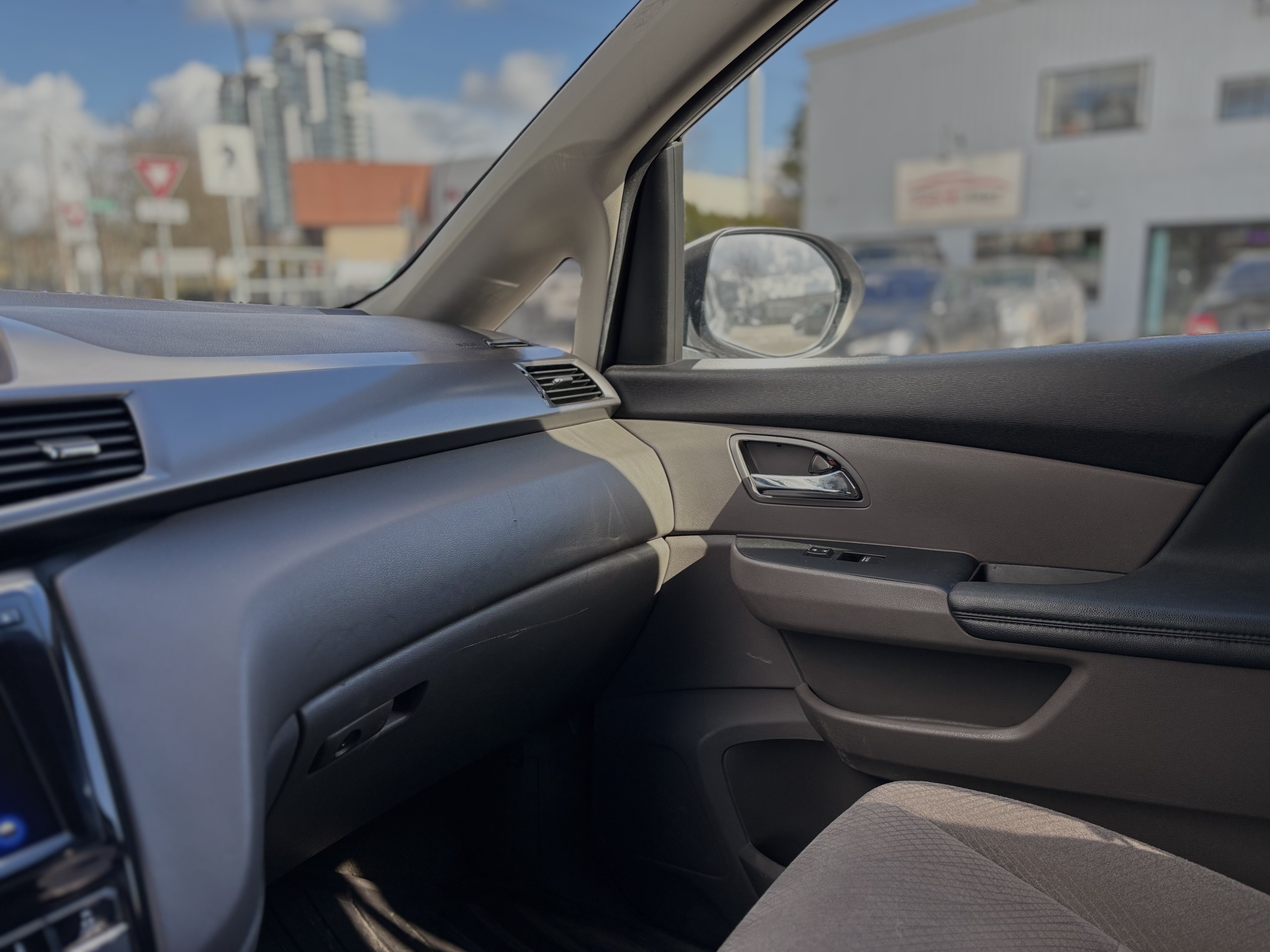 /canwestautoinc/2014-Honda-Odyssey-15847662259856032.jpg