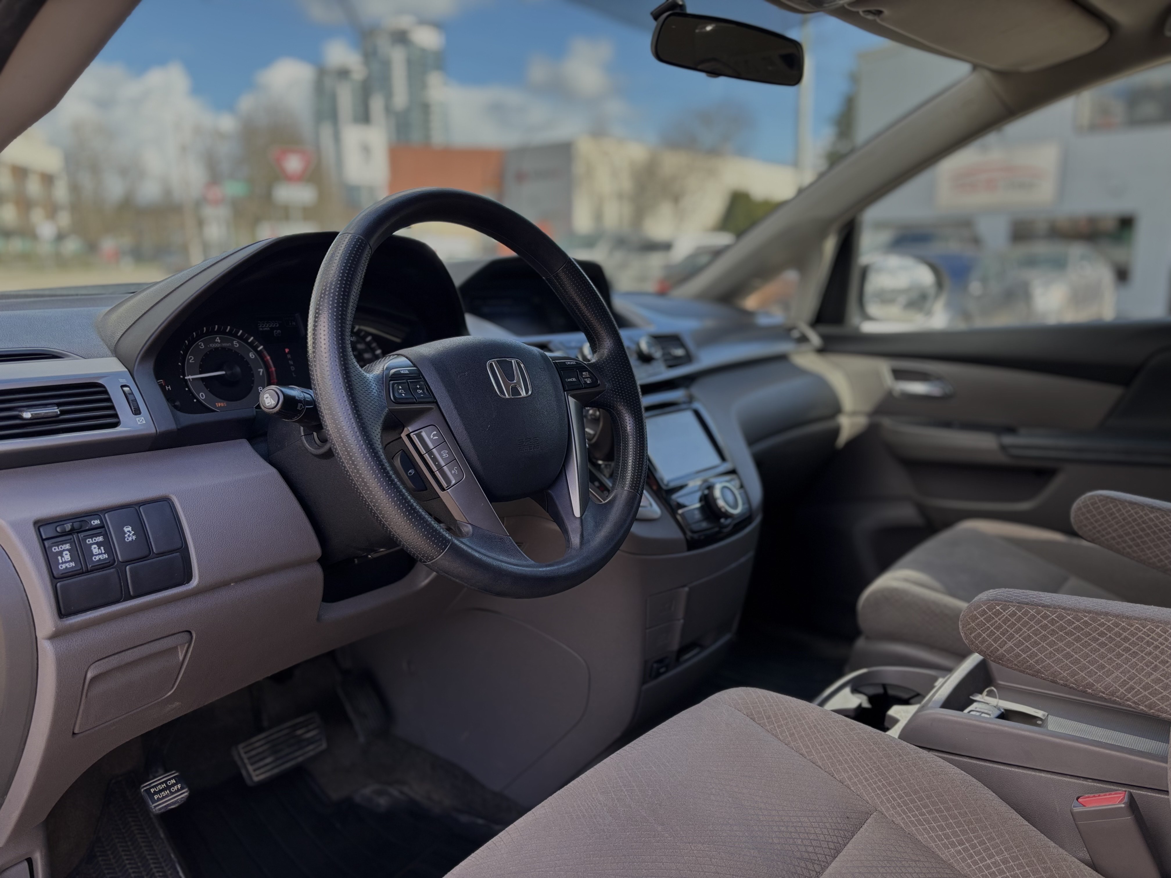 /canwestautoinc/2014-Honda-Odyssey-3757969108388952.jpg