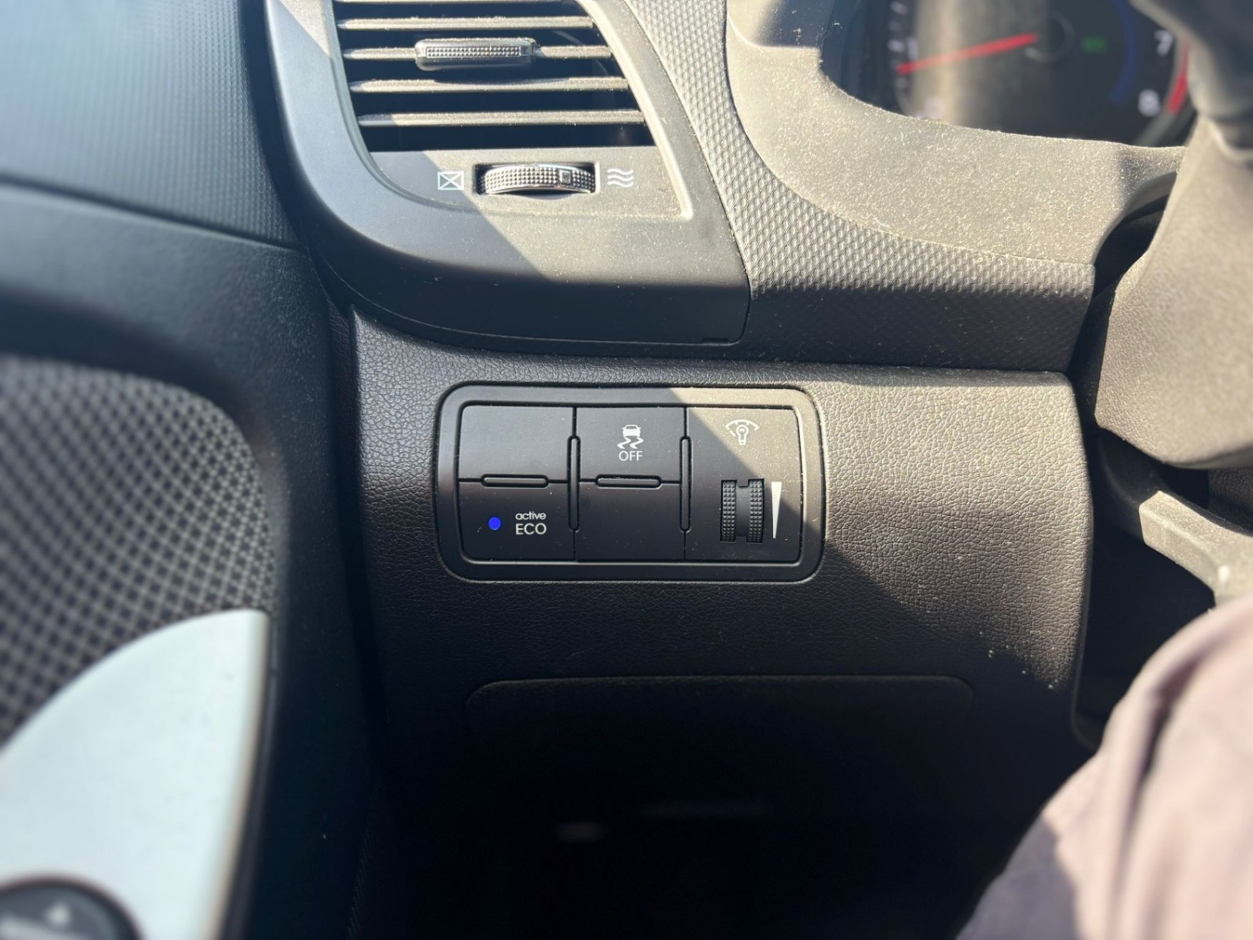 /canwestautoinc/2014-Hyundai-Accent-7111423414851283.jpg
