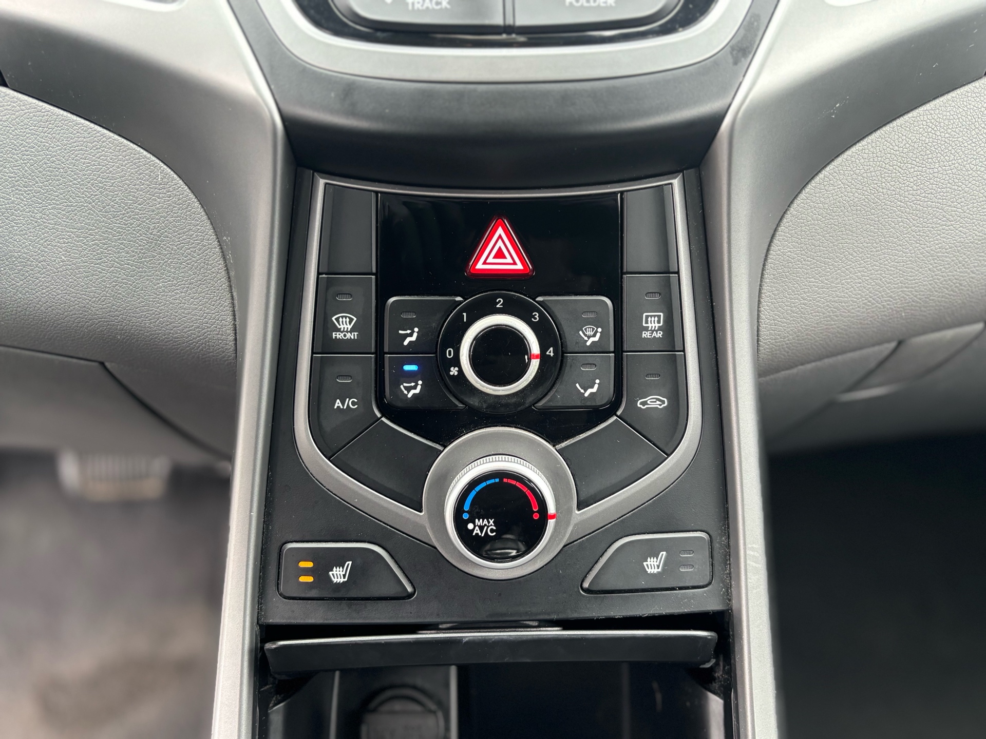 /canwestautoinc/2014-Hyundai-Elantra-0164477446147675.jpg