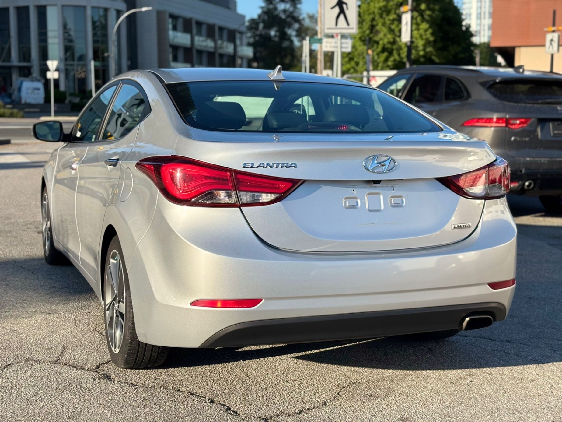 /canwestautoinc/2014-Hyundai-Elantra-6052059839297113.jpg