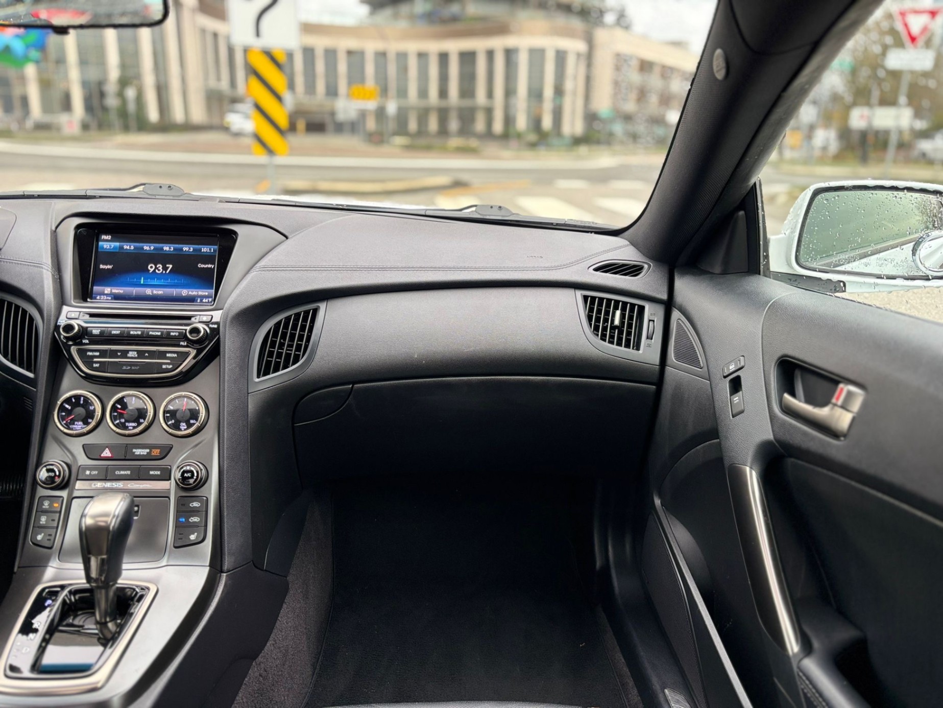 /canwestautoinc/2014-Hyundai-Genesis-13557999264993592.jpg