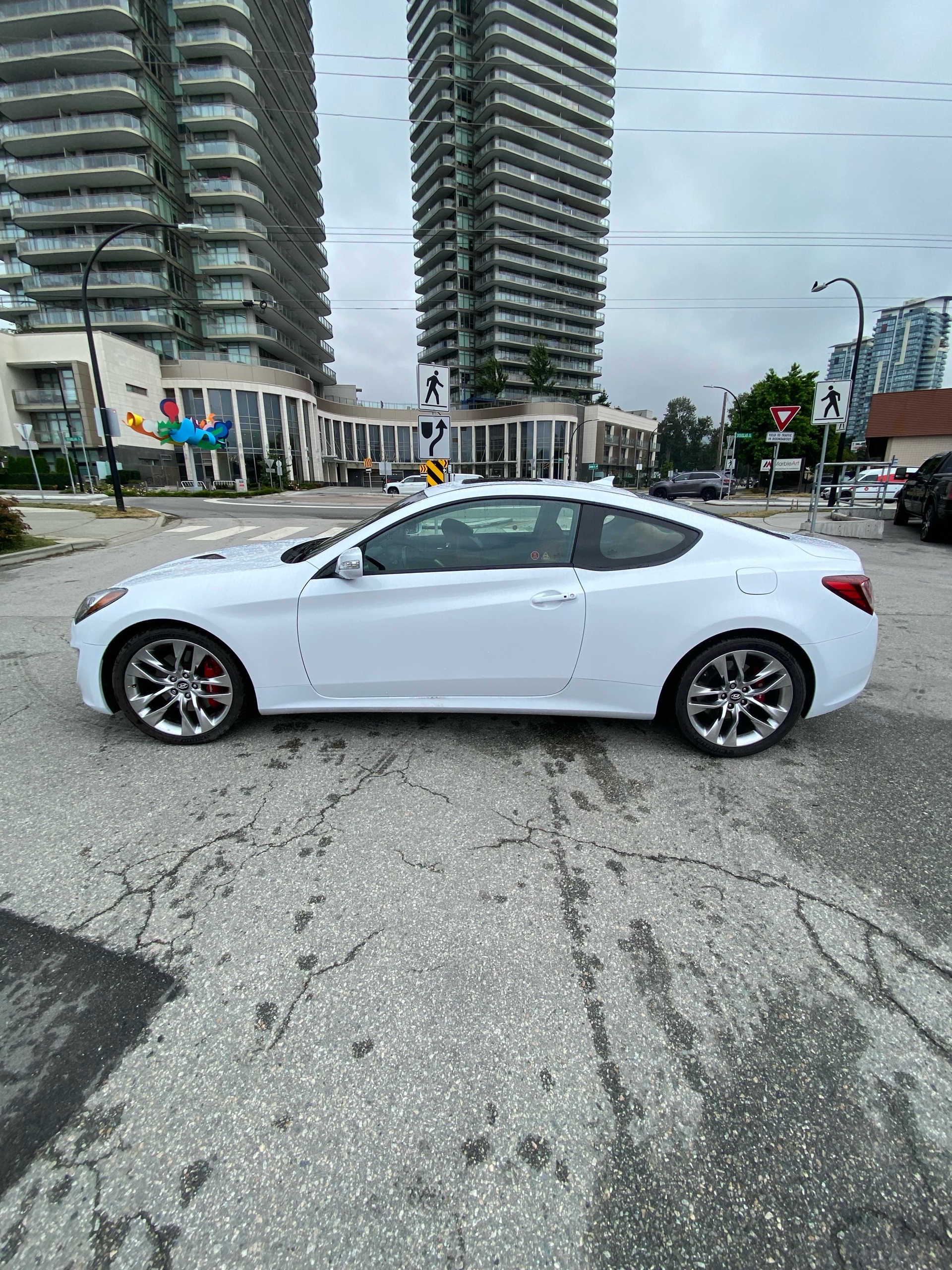 /canwestautoinc/2014-Hyundai-Genesis-27418976662684225.jpg