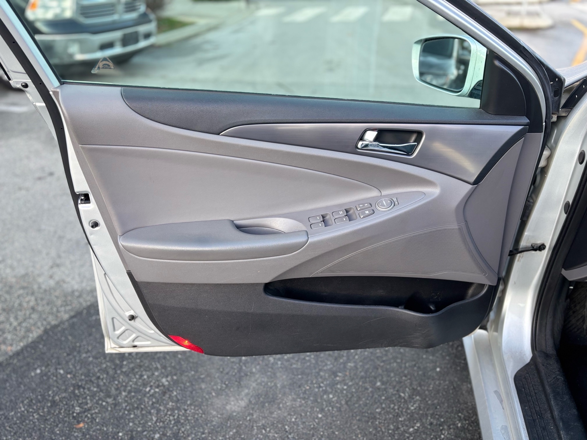 /canwestautoinc/2014-Hyundai-SonataHybrid-06392043970768935.jpg