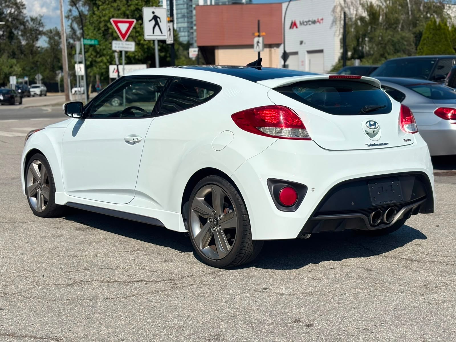 /canwestautoinc/2014-Hyundai-Veloster-9722256213998042.jpg