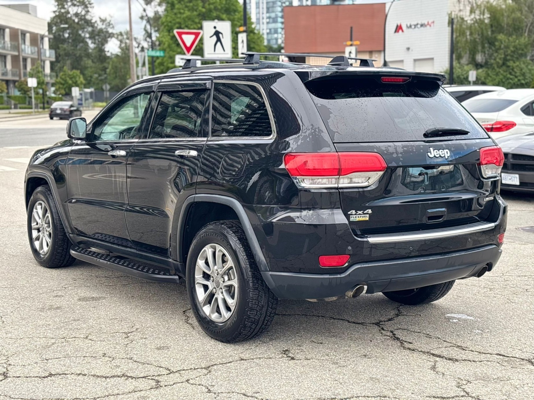 /canwestautoinc/2014-Jeep-GrandCherokee-3086013399619958.jpg