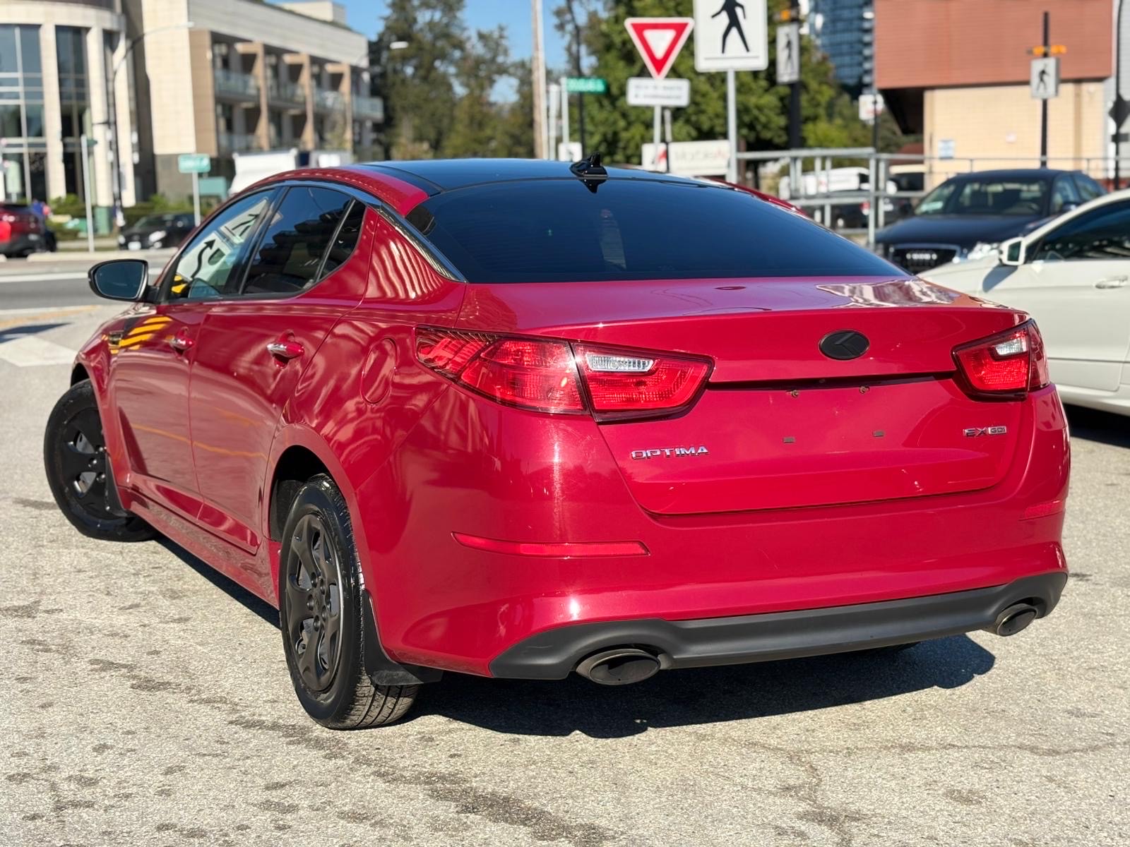 /canwestautoinc/2014-Kia-Optima-498867814144617.jpg