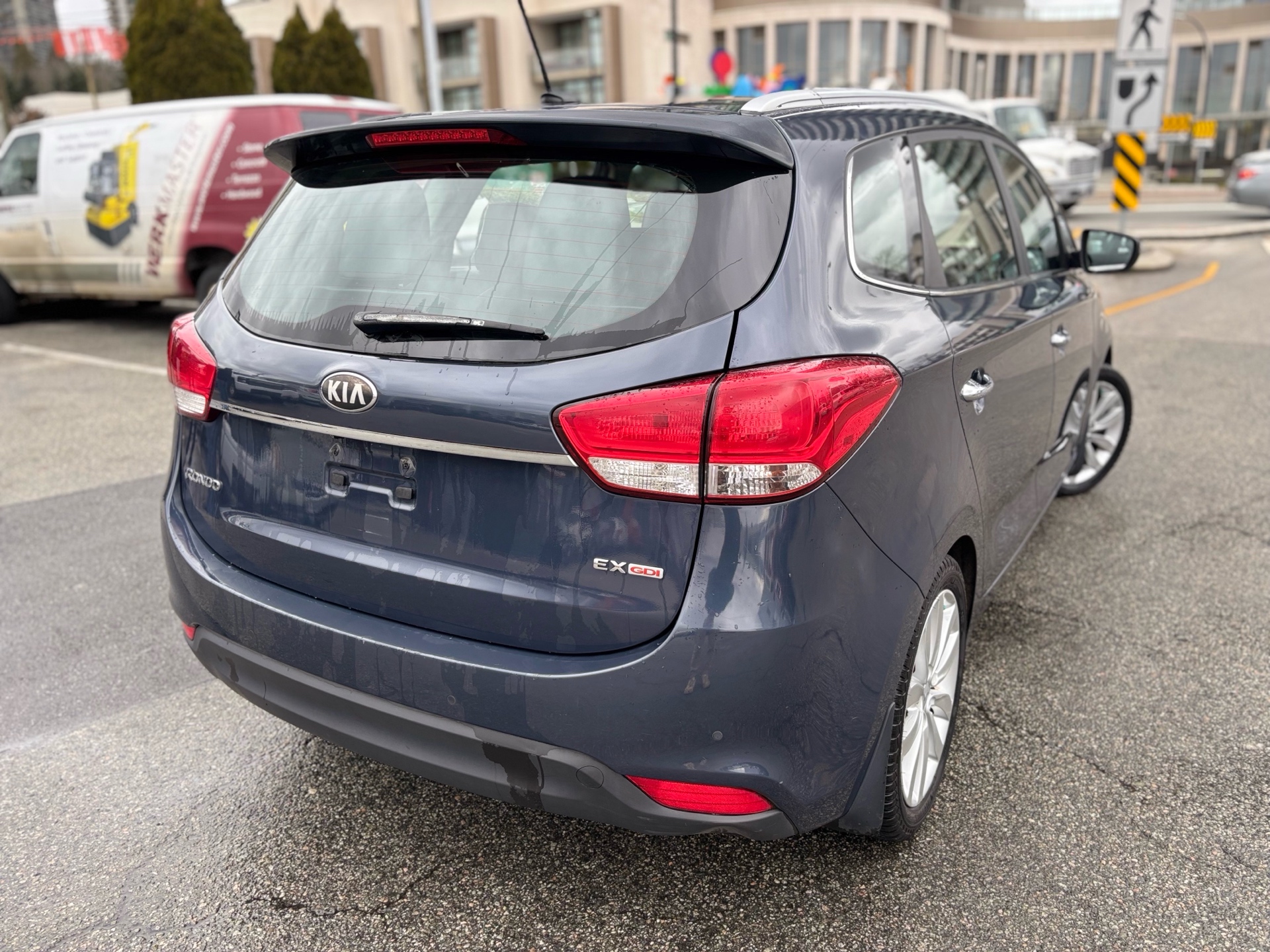 /canwestautoinc/2014-Kia-Rondo-3860963143996843.jpg