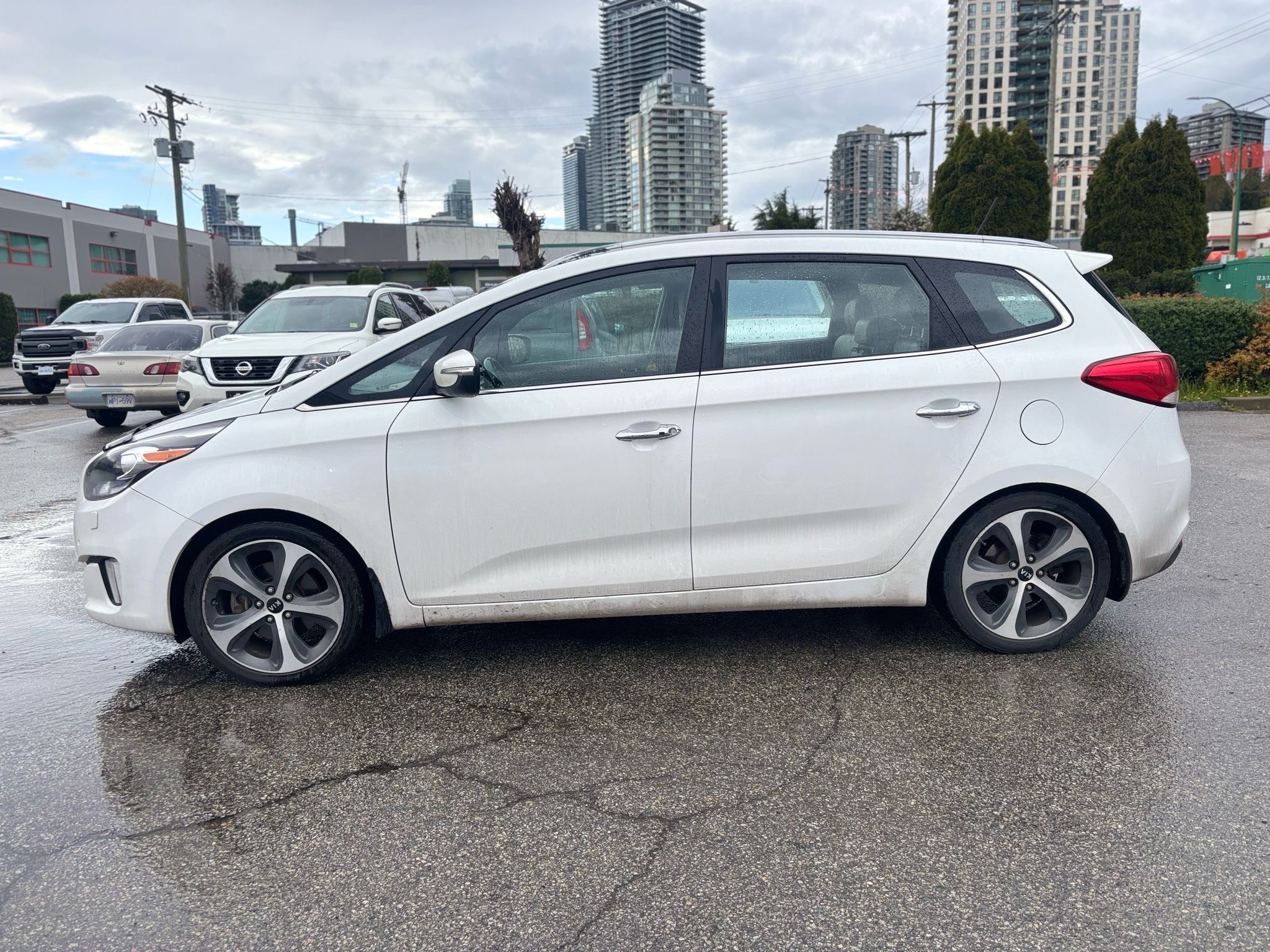 /canwestautoinc/2014-Kia-Rondo-4837556806651262.jpg