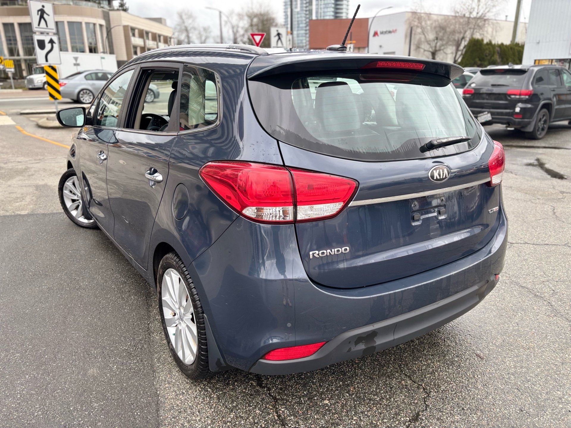 /canwestautoinc/2014-Kia-Rondo-5738719354066233.jpg