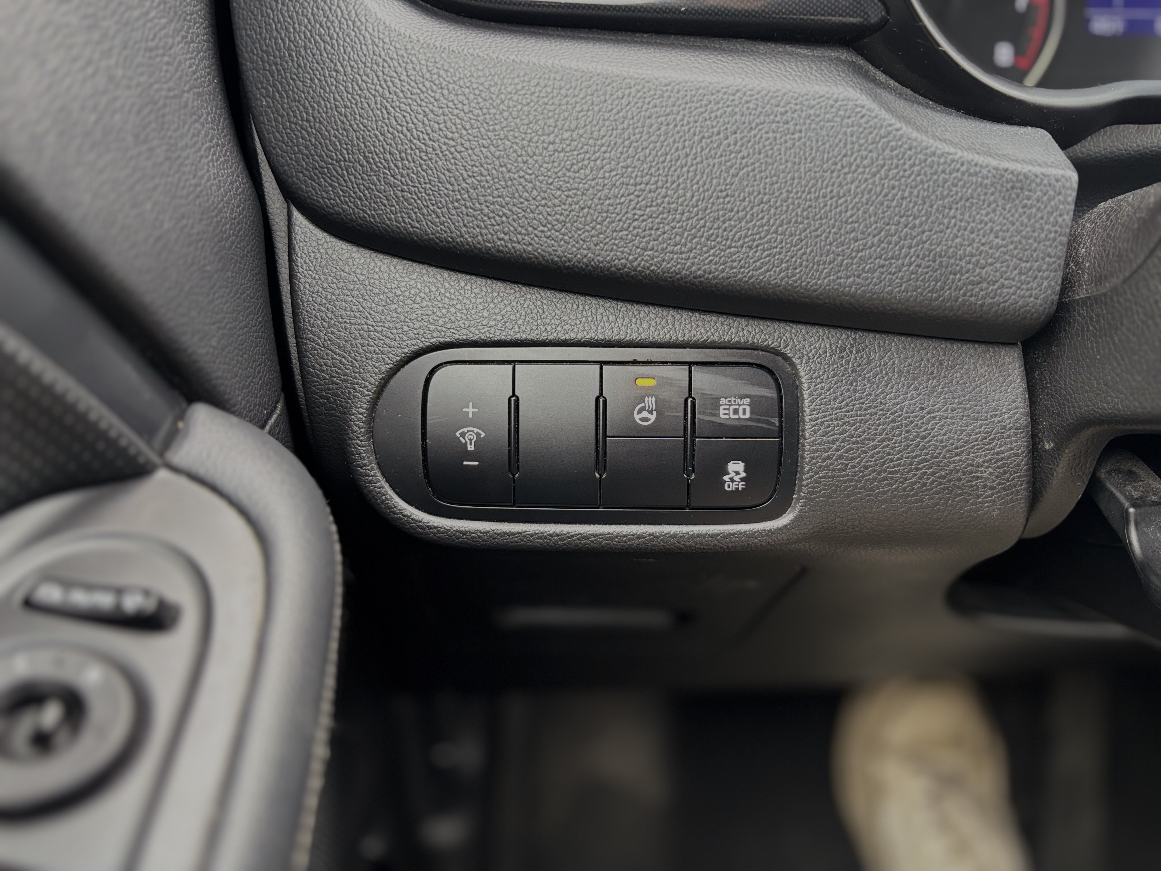 /canwestautoinc/2014-Kia-Rondo-629214506009542.jpg