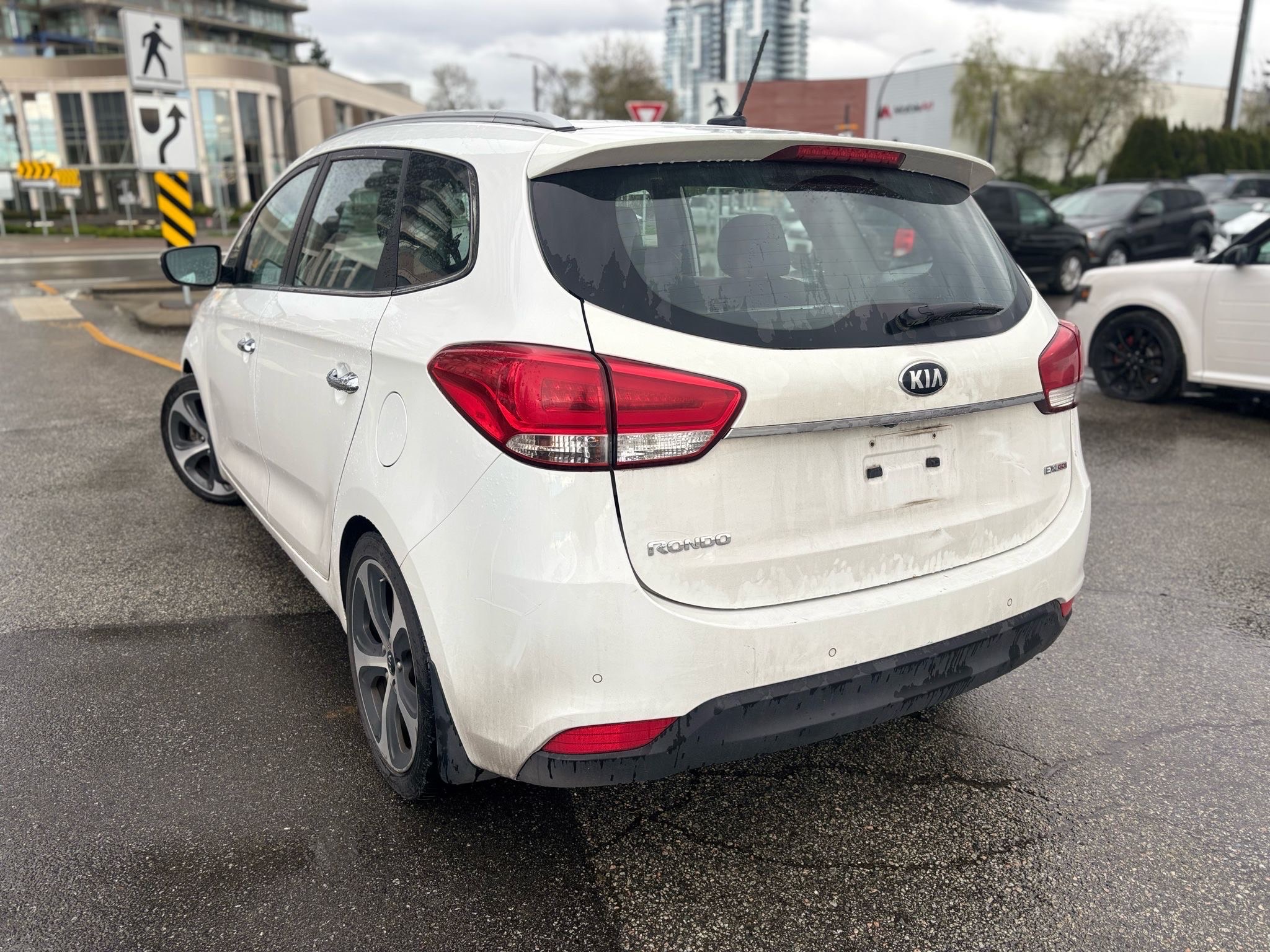 /canwestautoinc/2014-Kia-Rondo-8252340210481961.jpg