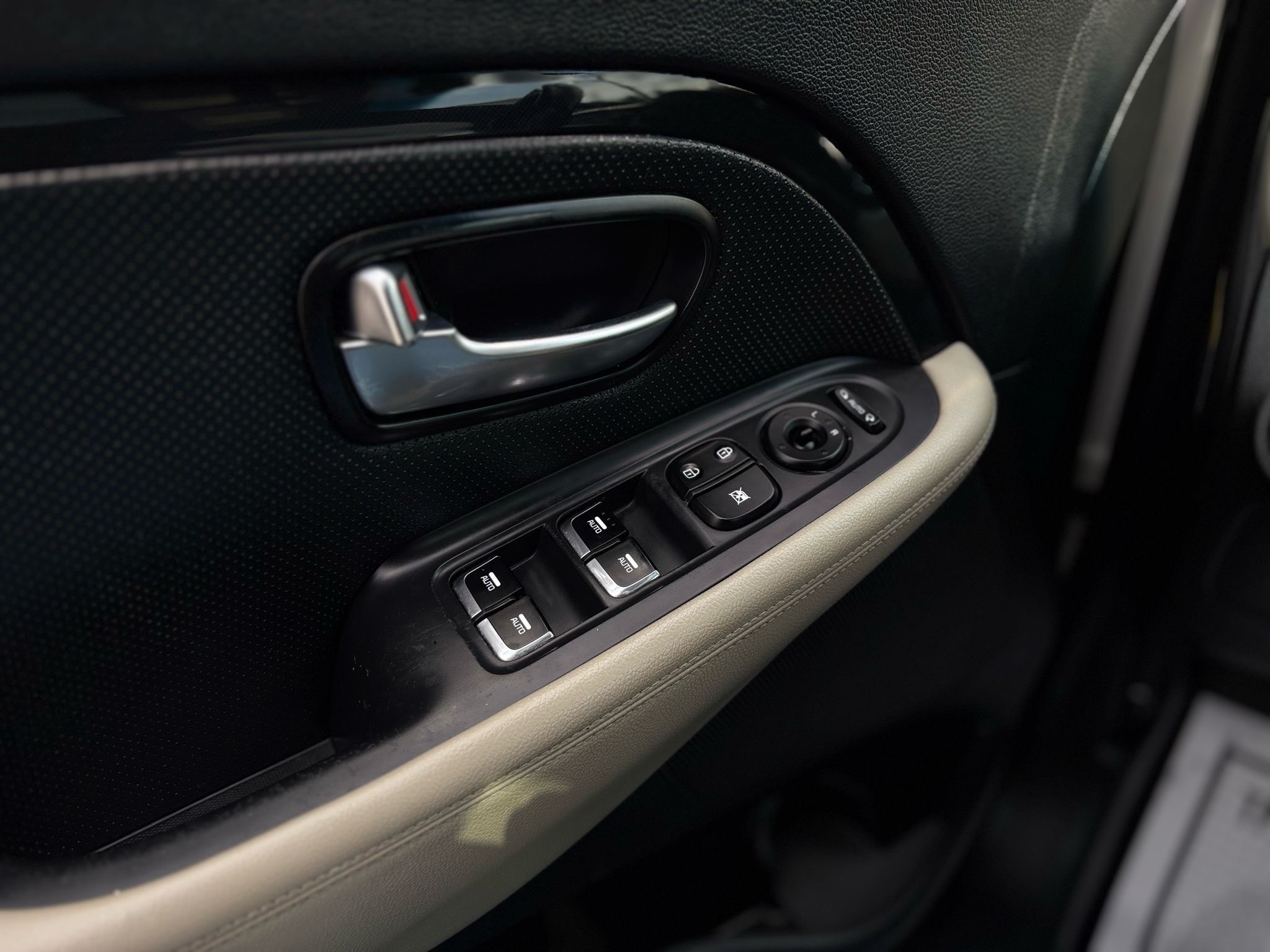 /canwestautoinc/2014-Kia-Rondo-943553859142352.jpg
