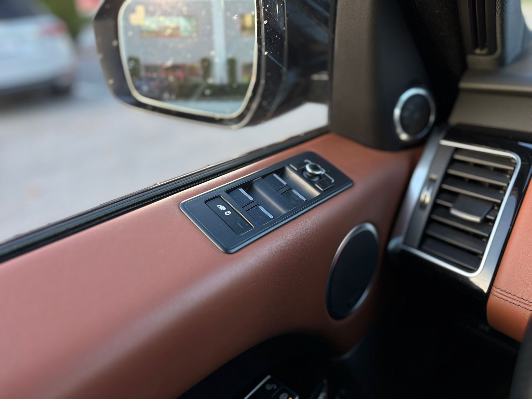 /canwestautoinc/2014-LandRover-RangeRover-013886363637244603.jpg