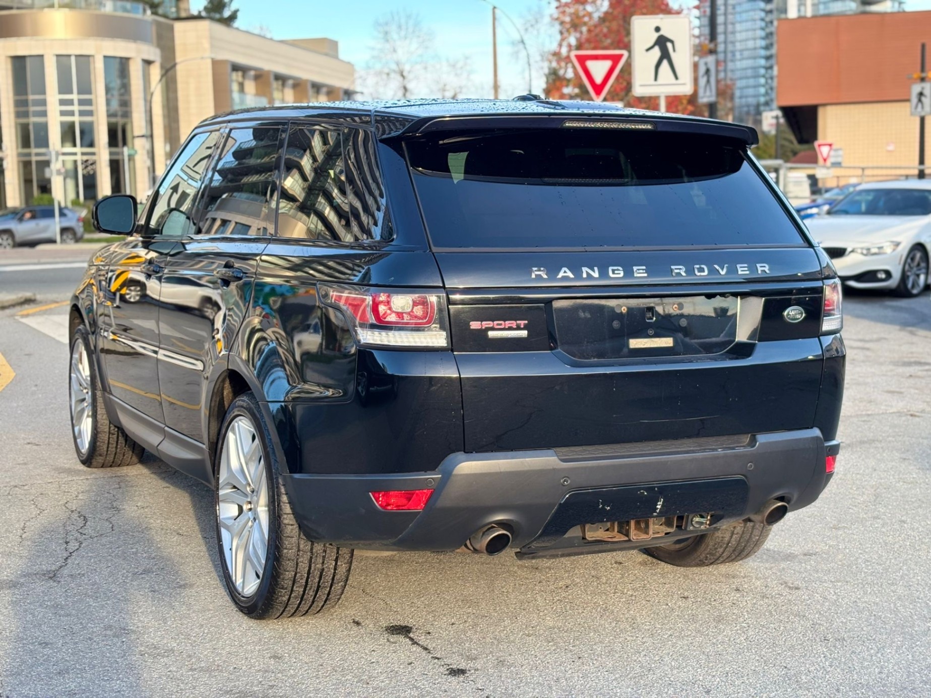 /canwestautoinc/2014-LandRover-RangeRover-055646871976280154.jpg