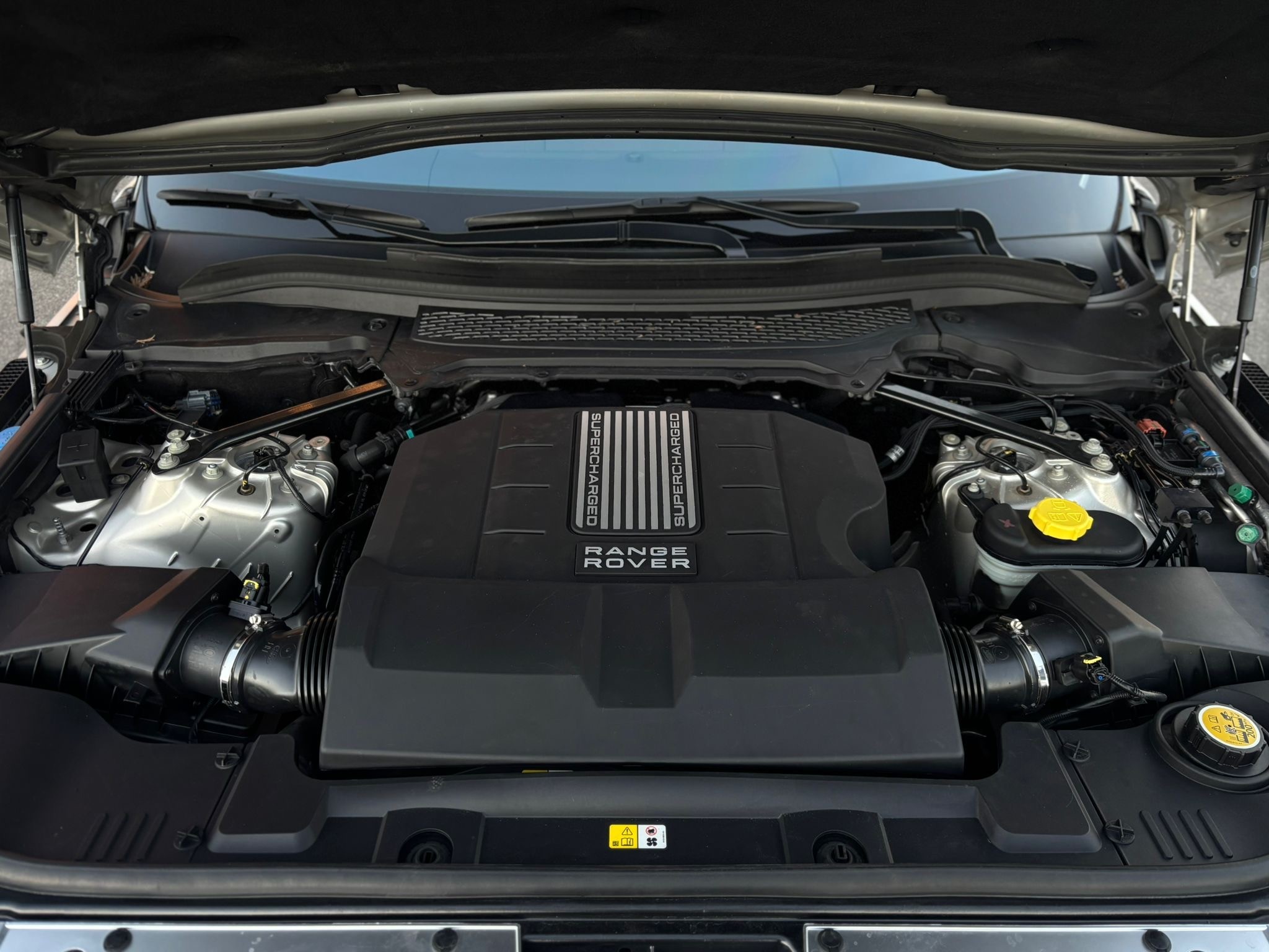 /canwestautoinc/2014-LandRover-RangeRover-10809576143176347.jpg