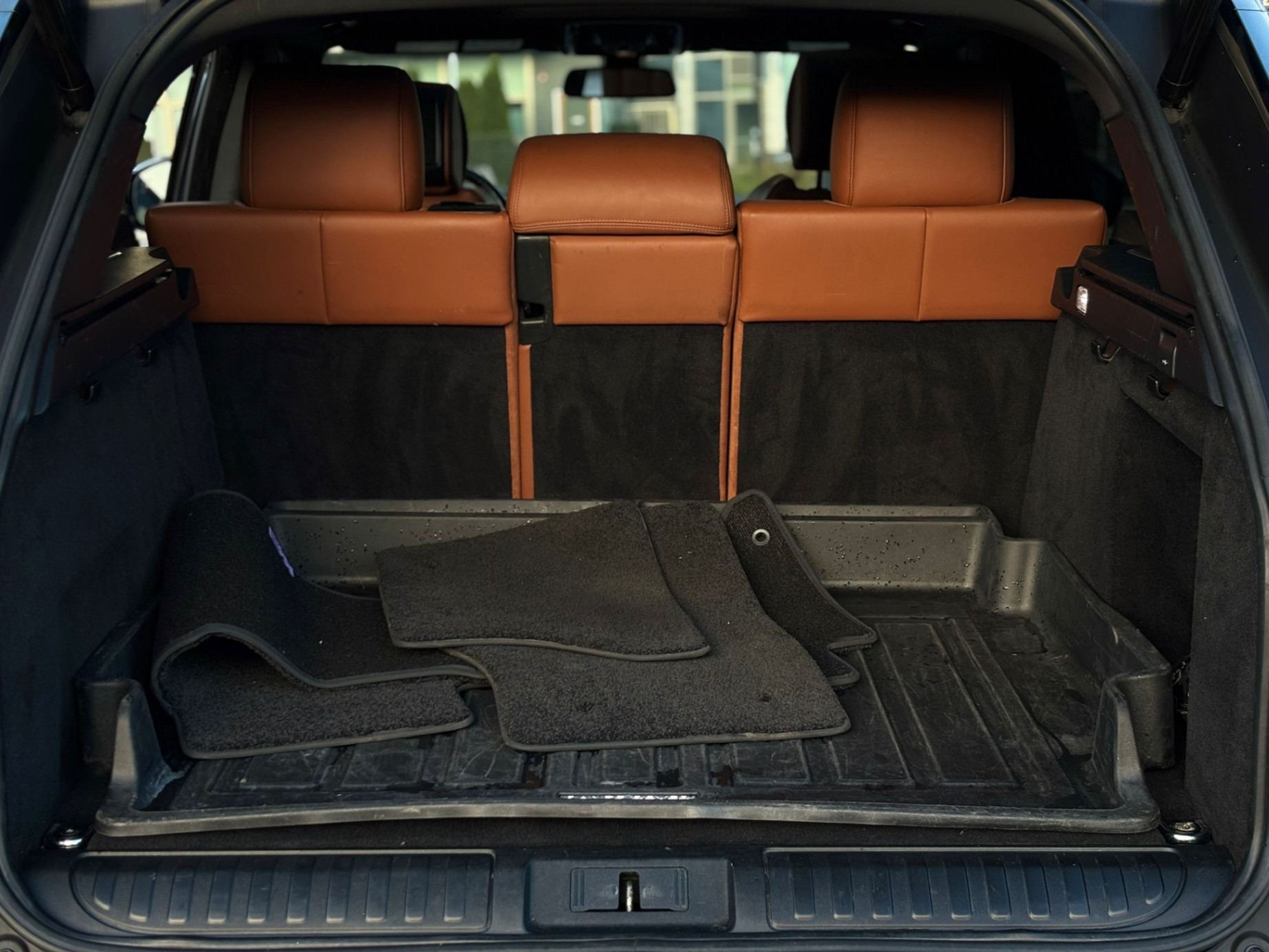 /canwestautoinc/2014-LandRover-RangeRover-13866530196355398.jpg