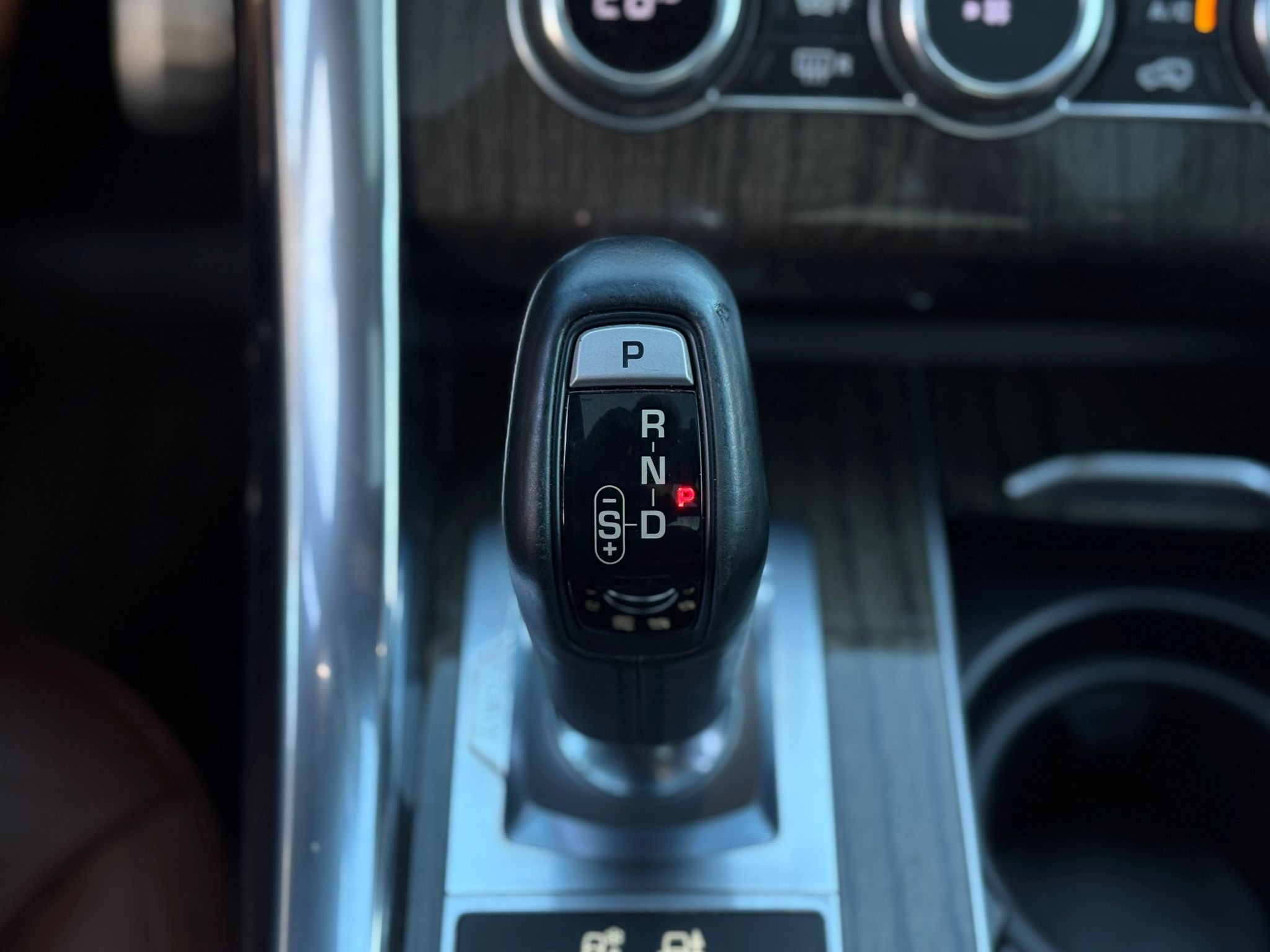 /canwestautoinc/2014-LandRover-RangeRover-18233010522093873.jpg