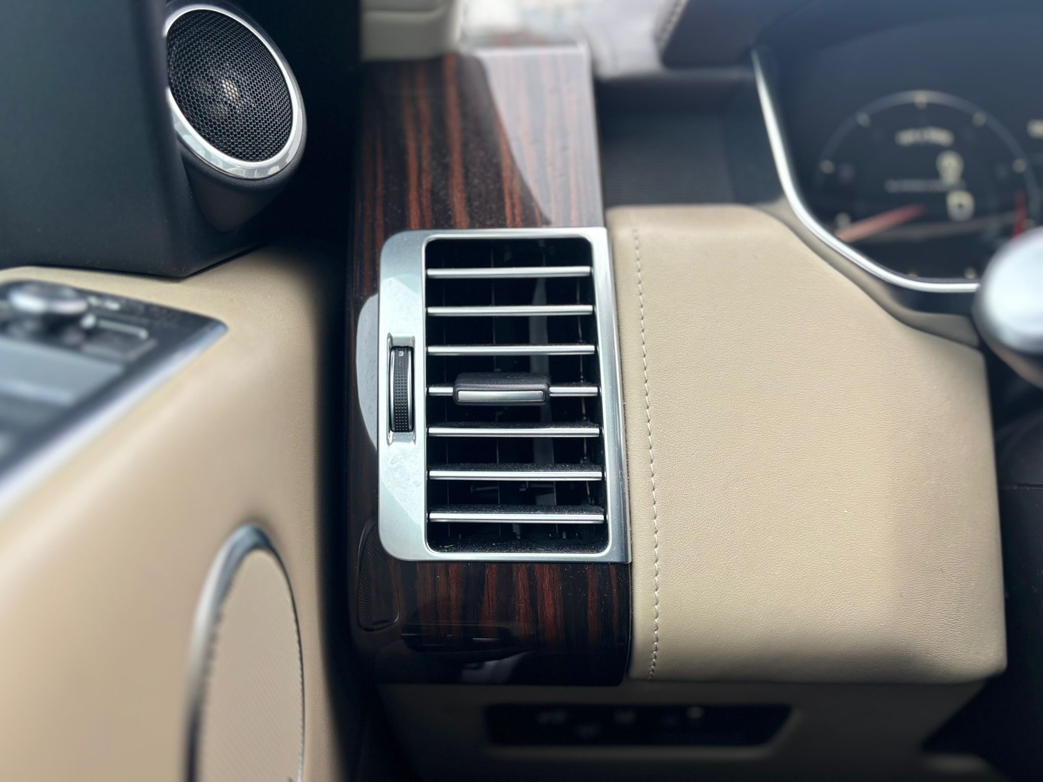 /canwestautoinc/2014-LandRover-RangeRover-1964116331583794.jpg