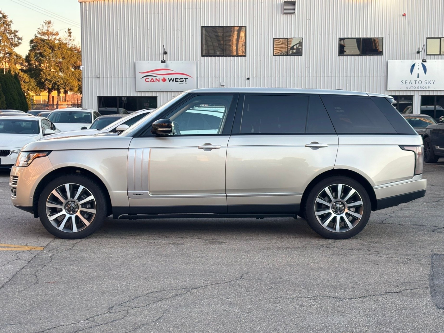 /canwestautoinc/2014-LandRover-RangeRover-26454403281385286.jpg