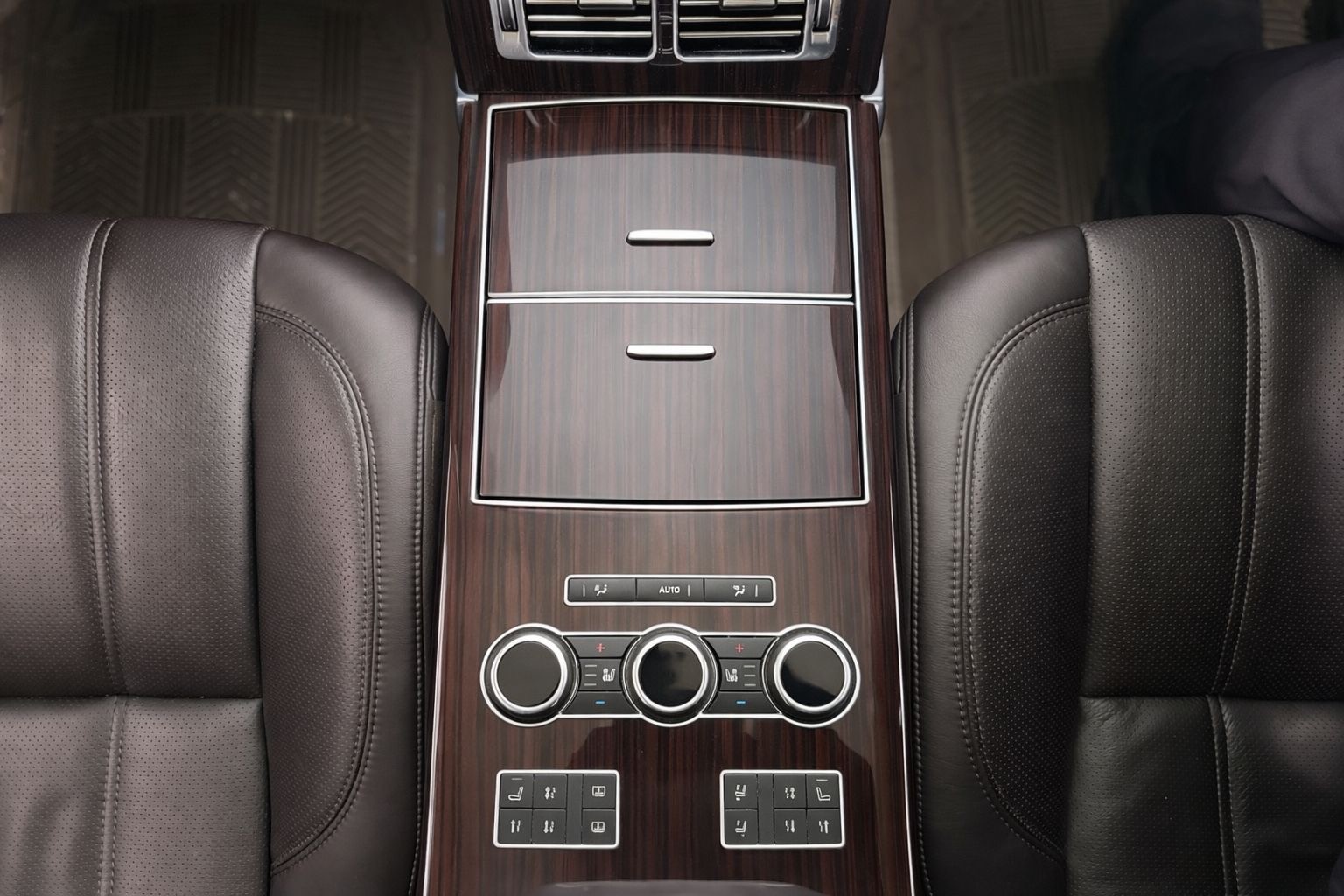 /canwestautoinc/2014-LandRover-RangeRover-268198698163441.jpg