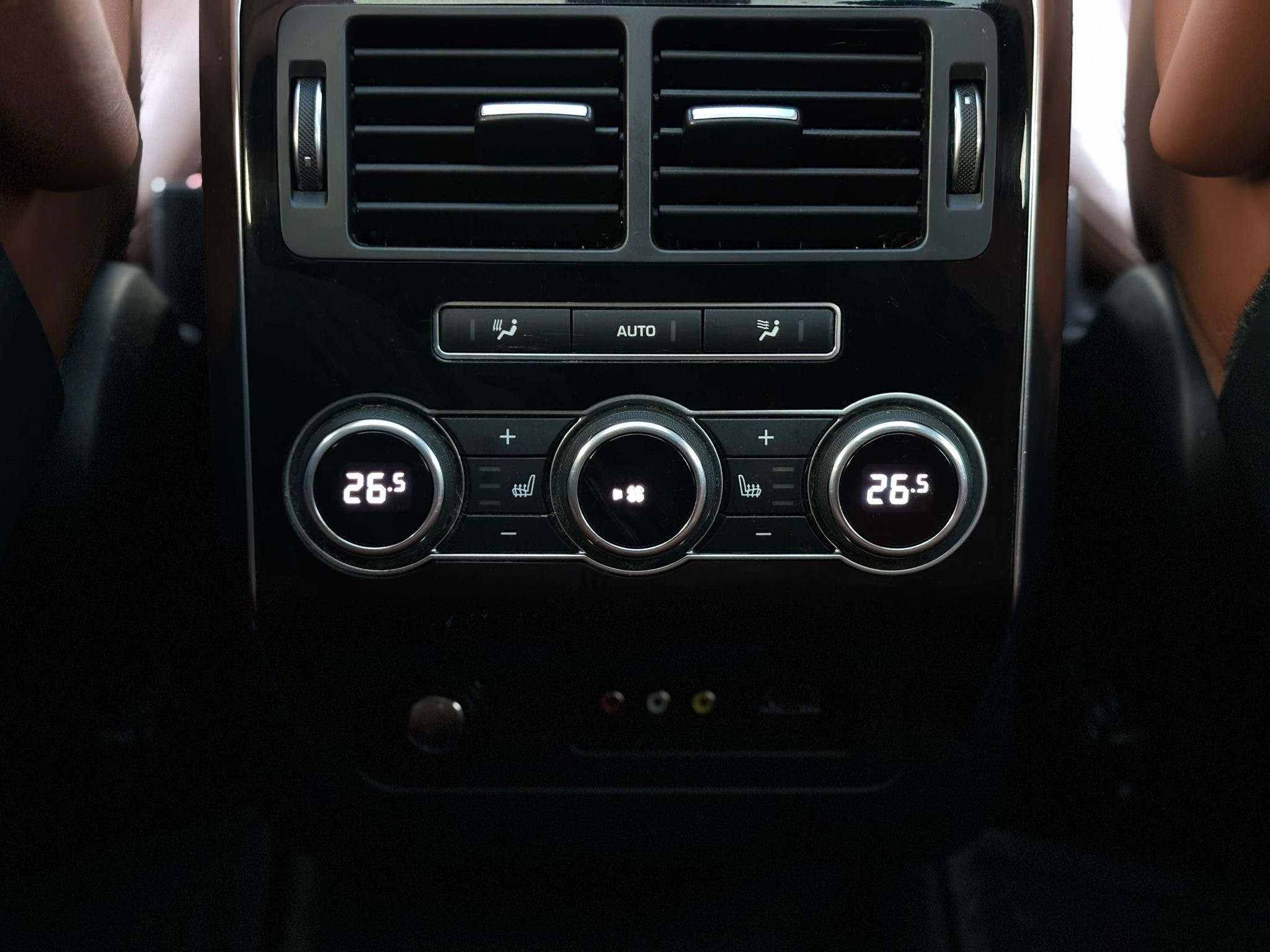 /canwestautoinc/2014-LandRover-RangeRover-28115798144323456.jpg