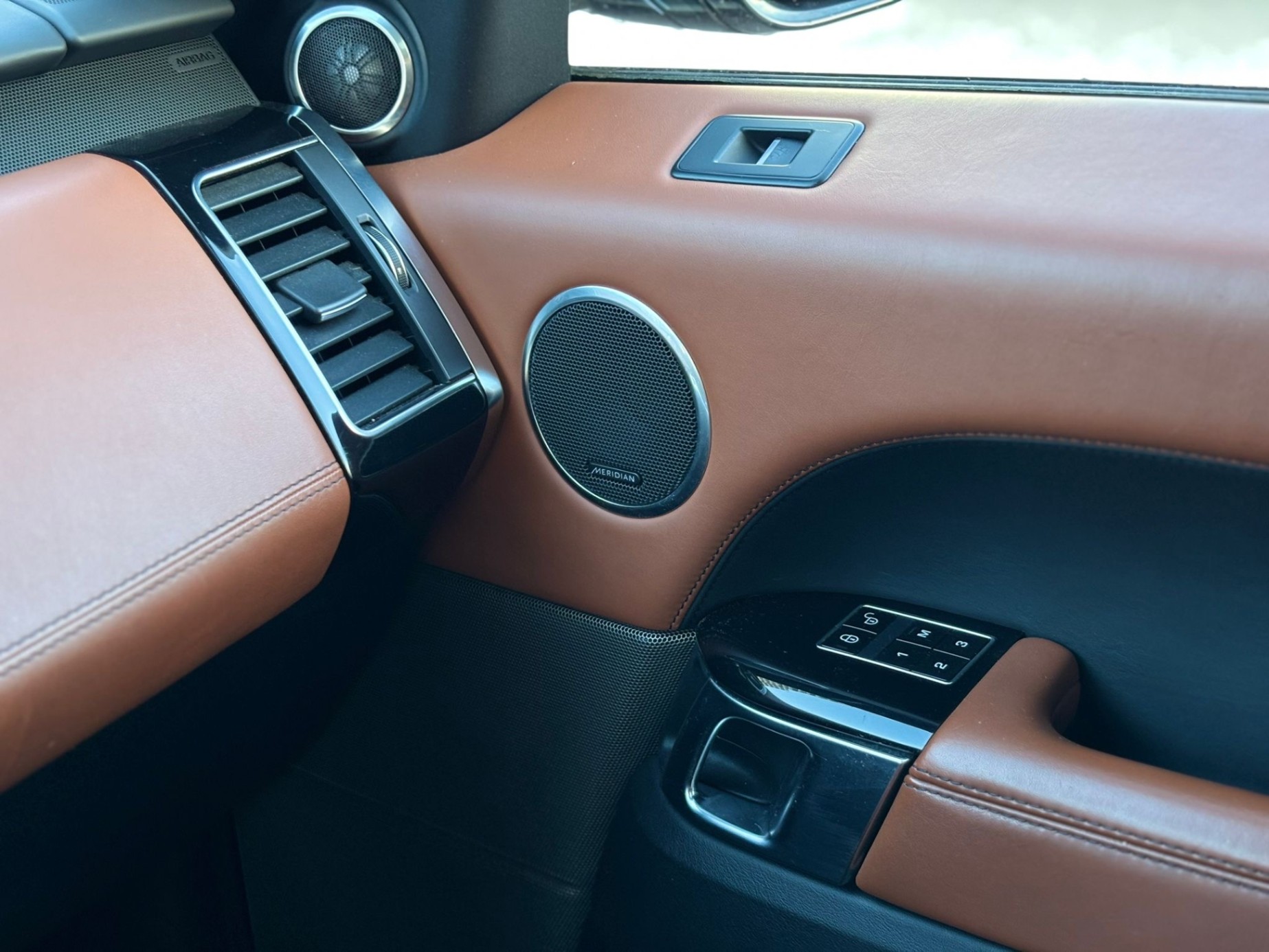 /canwestautoinc/2014-LandRover-RangeRover-4432950655540646.jpg