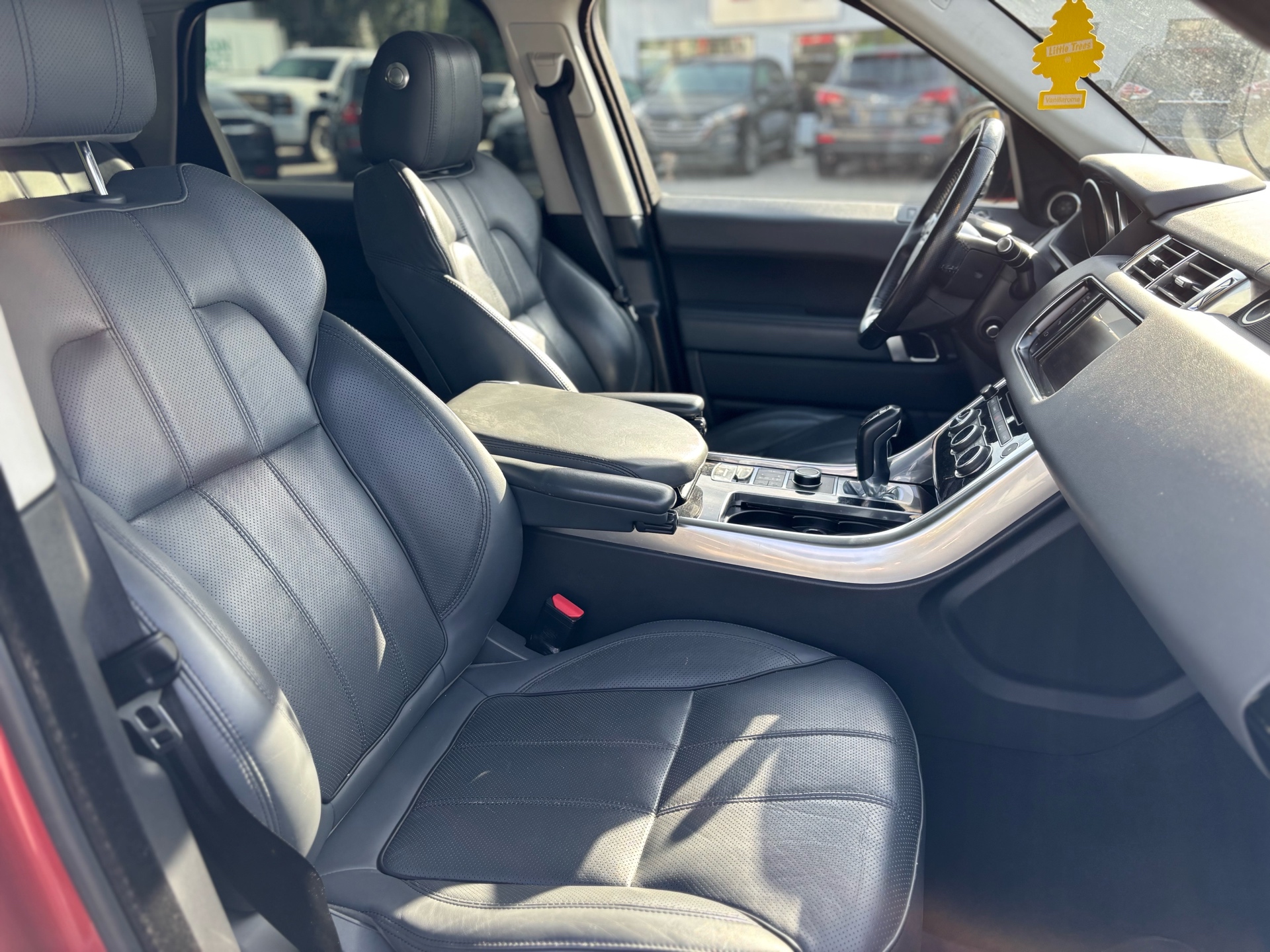 /canwestautoinc/2014-LandRover-RangeRover-7376693238052161.jpg