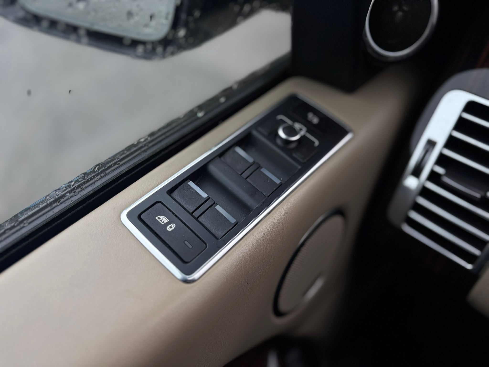 /canwestautoinc/2014-LandRover-RangeRover-9192212700779714.jpg